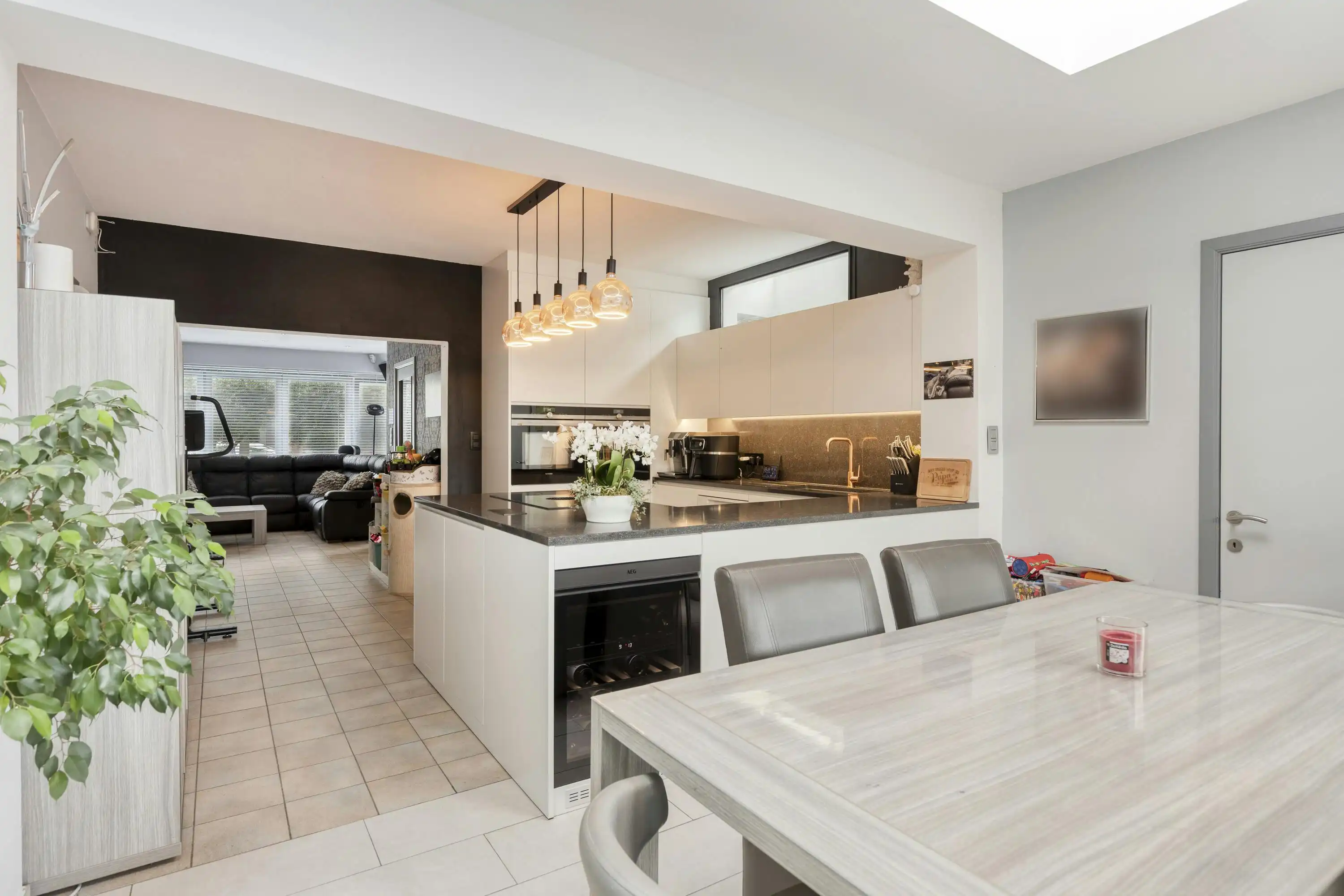 Lichtrijk halfopen huis met tuin en 5 slaapkamers te Schoten foto 3