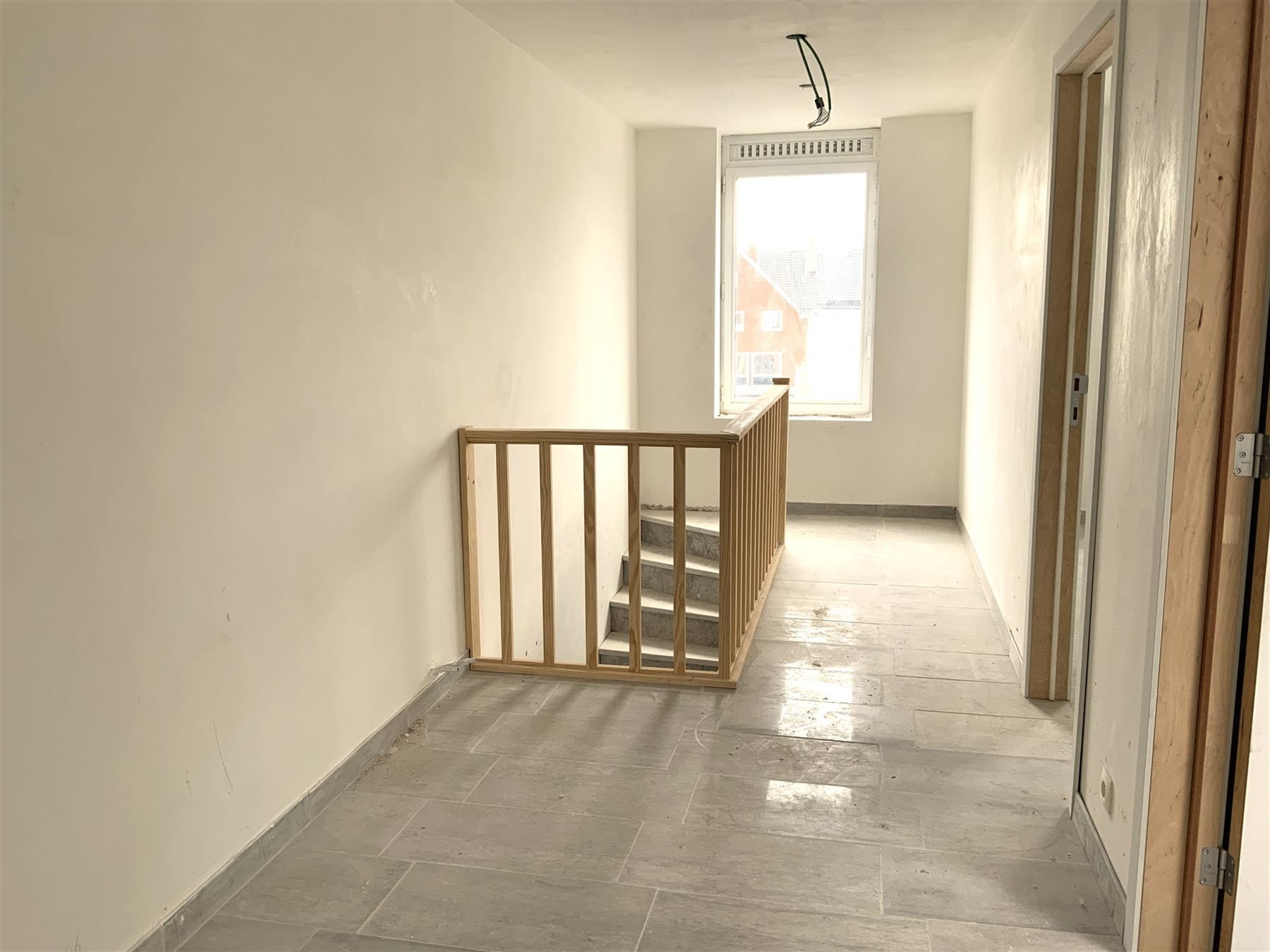 Ruim appartement met drie slaapkamers en handelsruimte foto 6