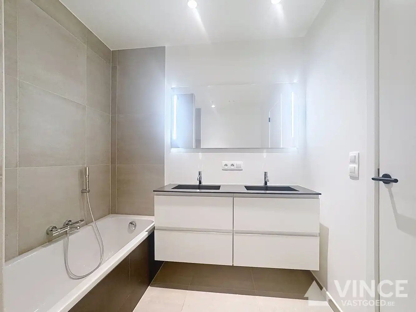 Modern appartement te huur met mooi uitzicht en veel lichtinval foto 11