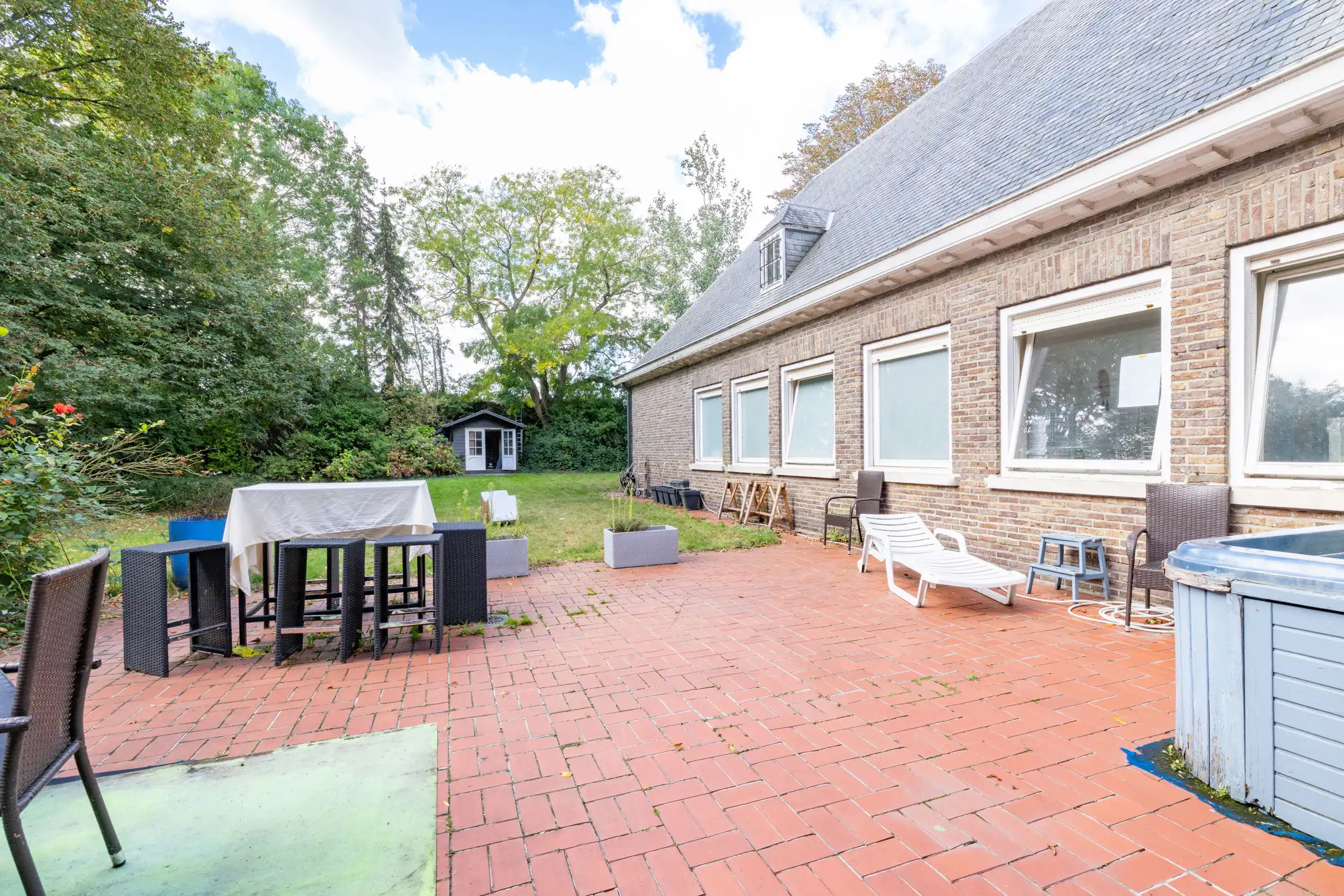 Riante te renoveren villa met grote tuin in centrum Rumbeke foto 6