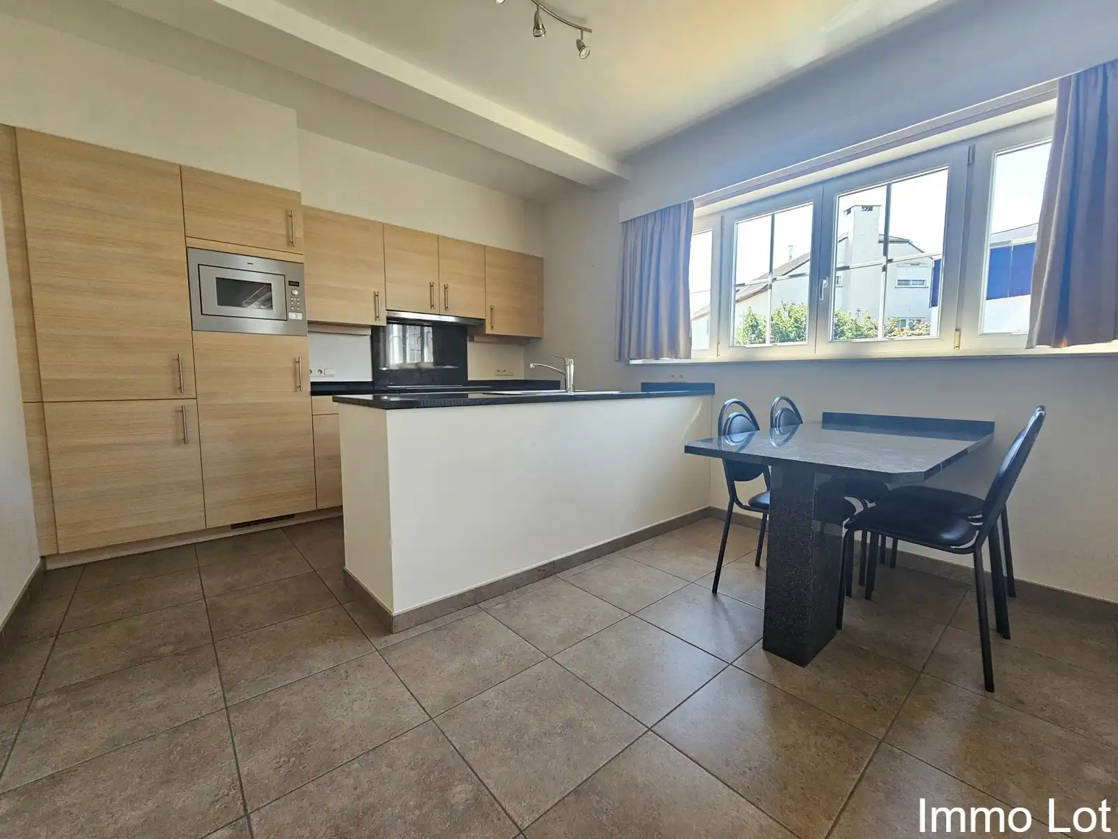 Charmant gelijkvloers appartement met terras en garage foto 6