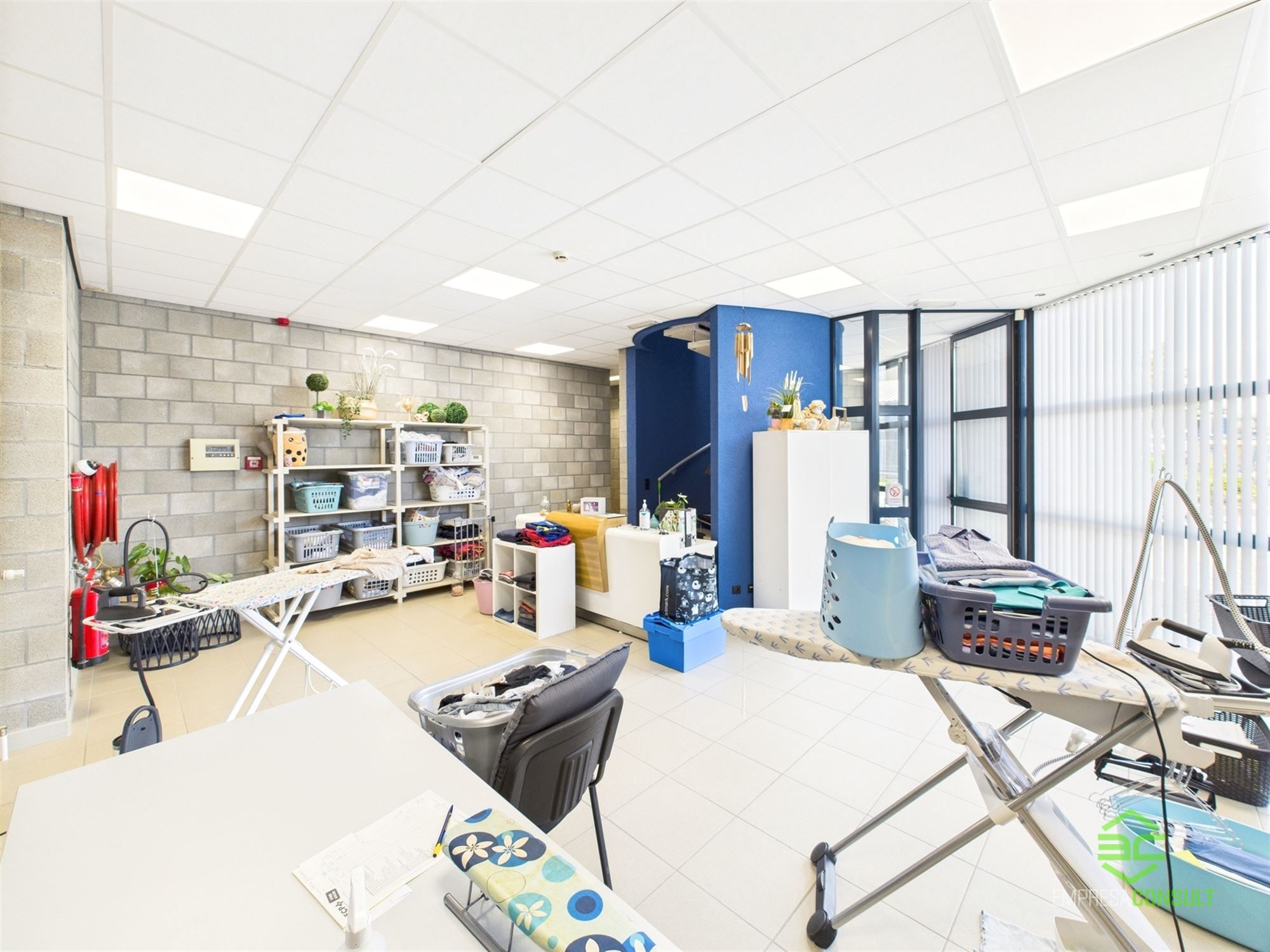 Instapklare werkplaats van 355m² met toonzaal en conciërgewoning! foto 15
