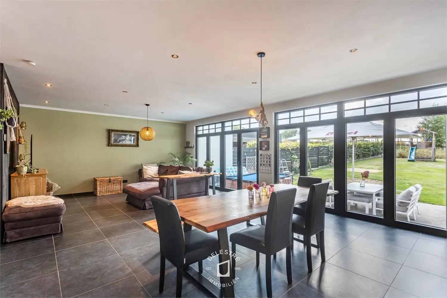 ** IN OPTIE **&nbsp;GERENOVEERDE WONING MET 6 SLPK. EN TUIN foto 11