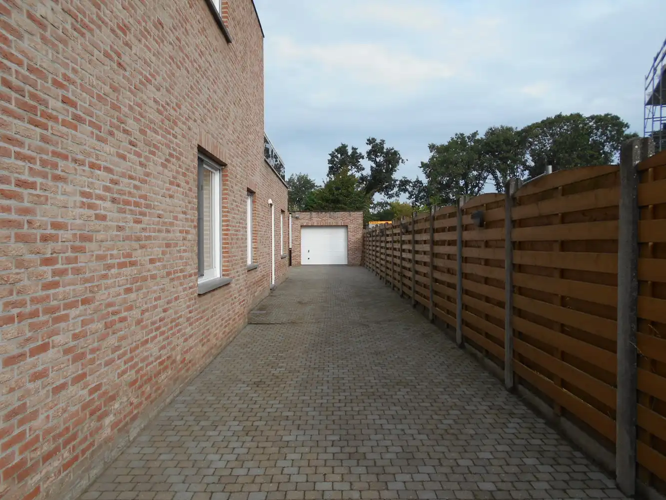 Duplex-appartement , 2 slaapkamers, terras, garage. foto 5