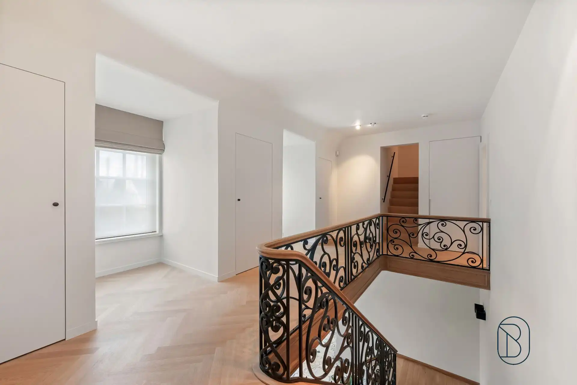Prachtig afgewerkte franse villa met bijgebouw en zwembad foto 31