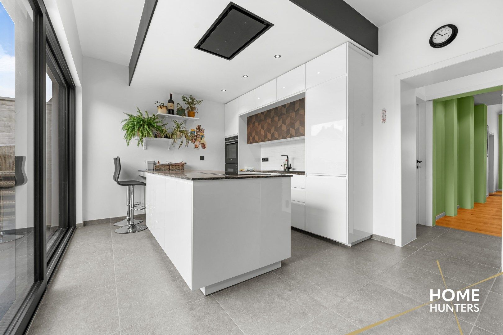Instapklare, volledig gerenoveerde rijwoning met garage in hartje Wervik foto 7
