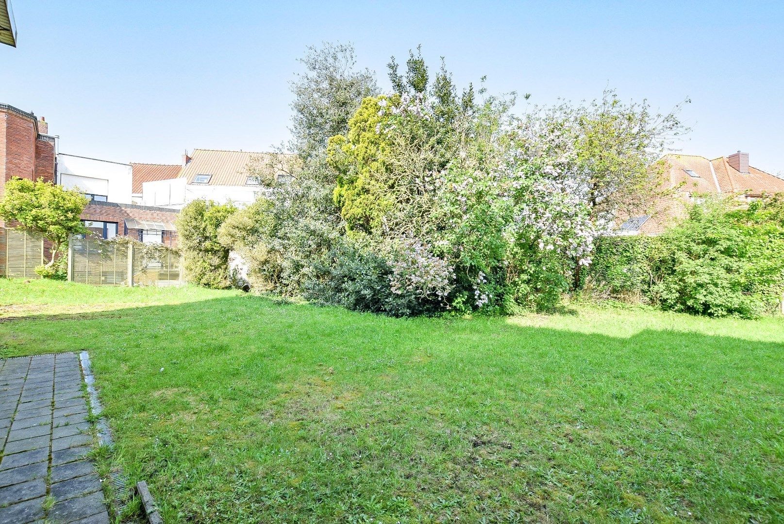 Authentieke te renoveren halfopen woning te Nieuwpoort-Stad op 511 m². foto 2