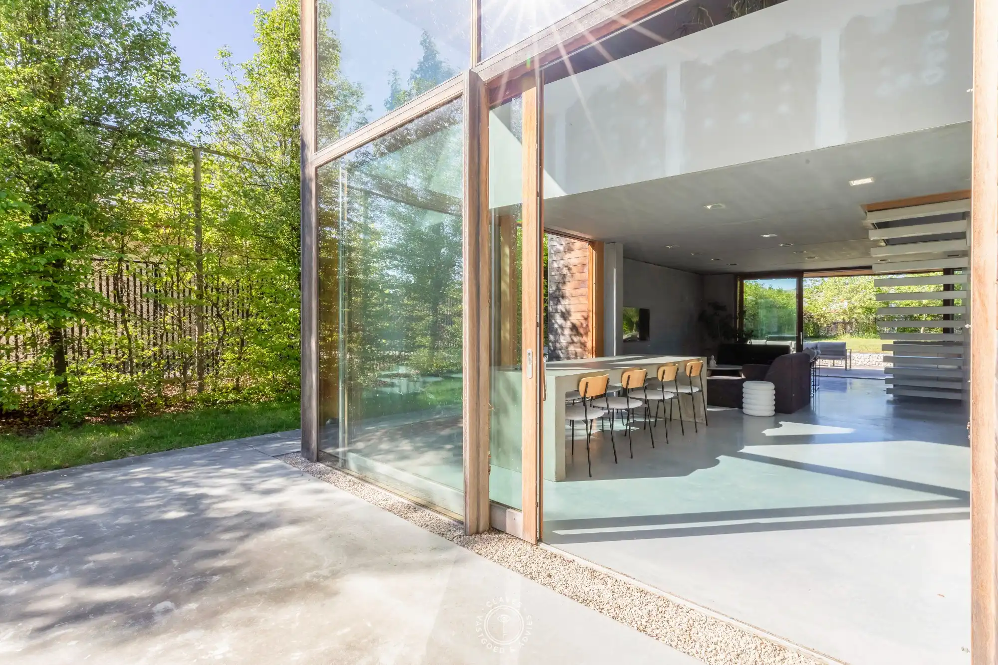Architecturaal pareltje met praktijkruimte foto 2