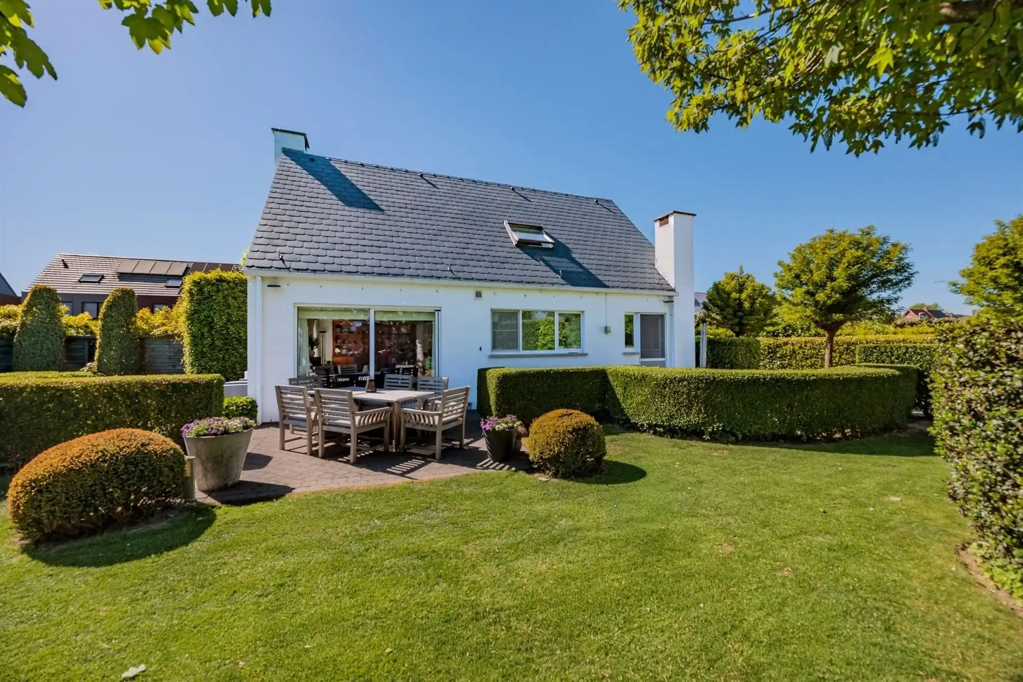 Supergelegen instapklare woning met grote tuin in Boechout foto 2