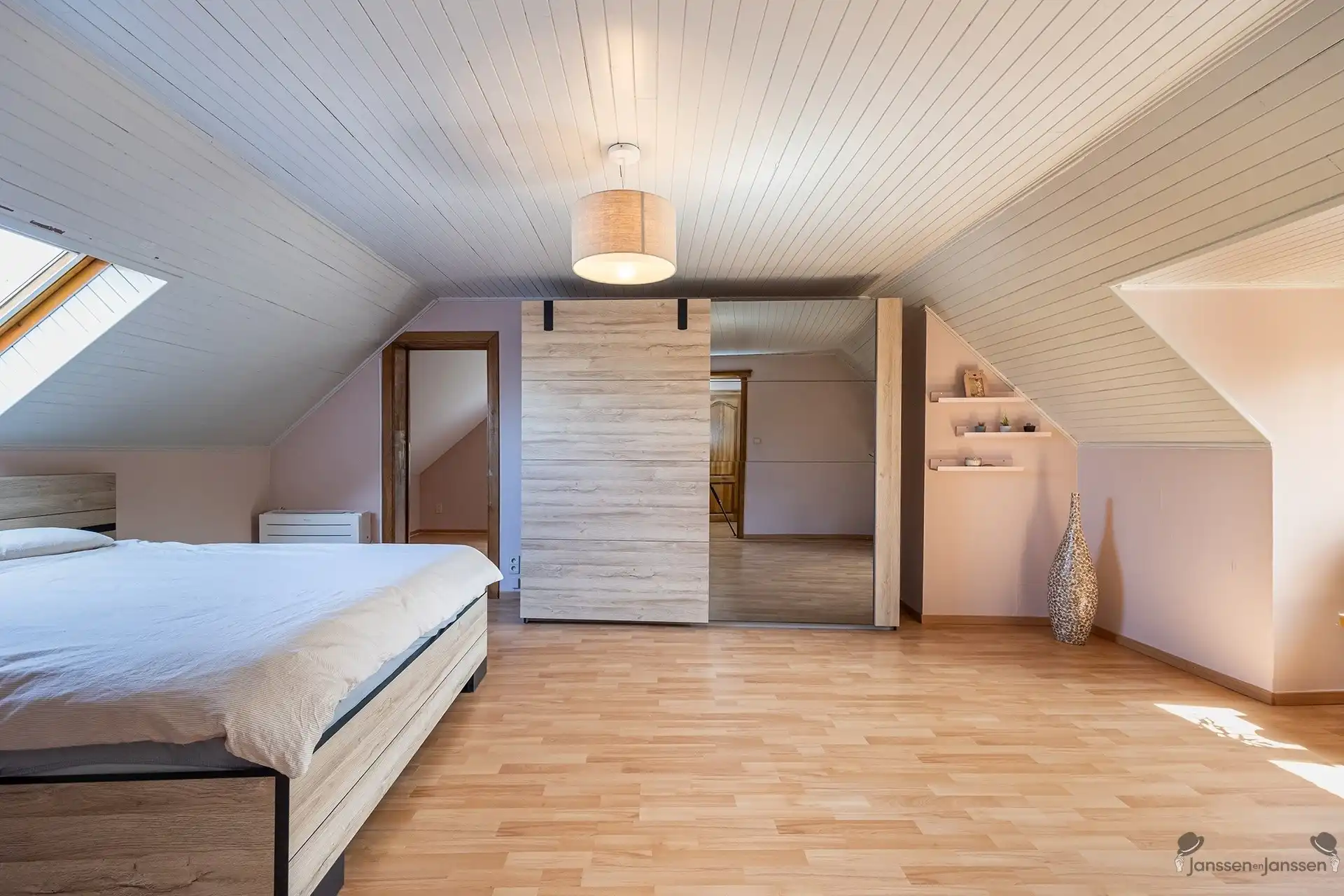 Landelijke woning met mooi uitzicht en weide foto 20