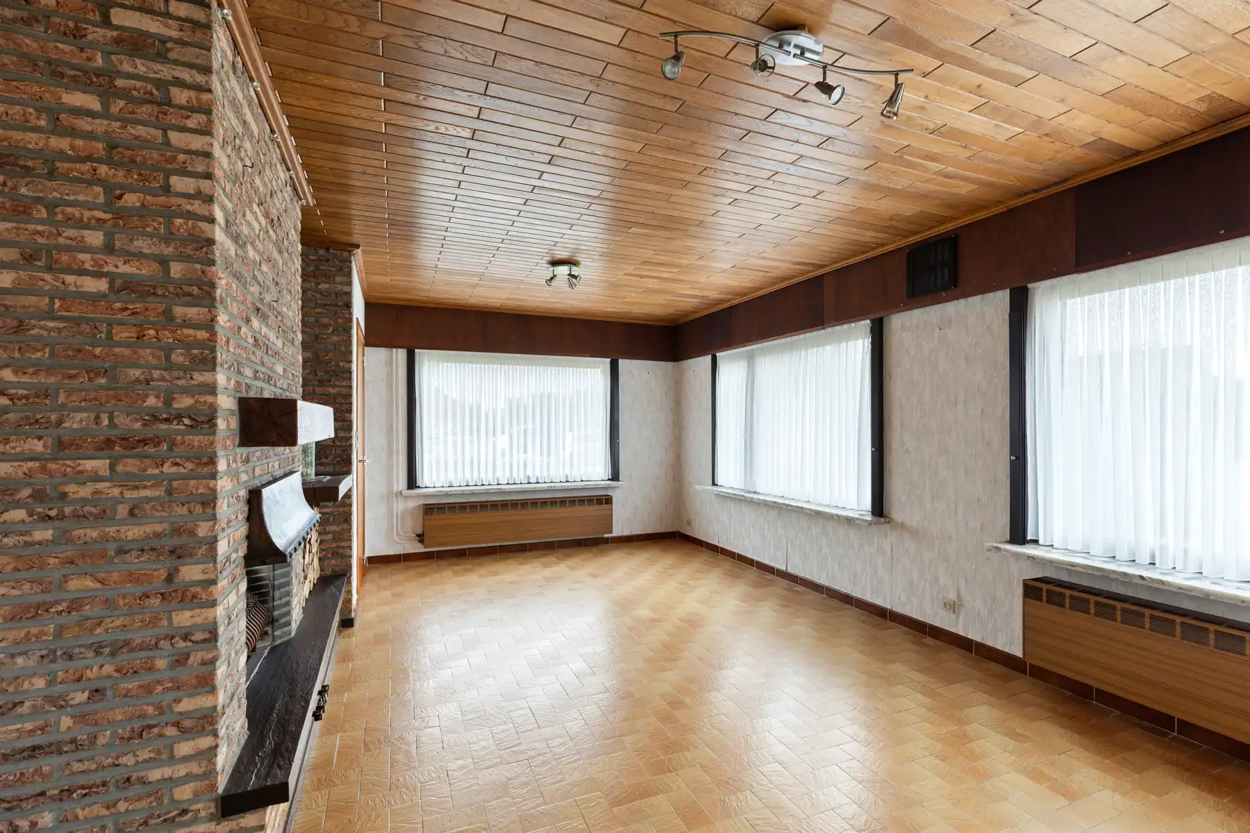 Te renoveren woning in een residentiële wijk in Lotenhulle foto 4