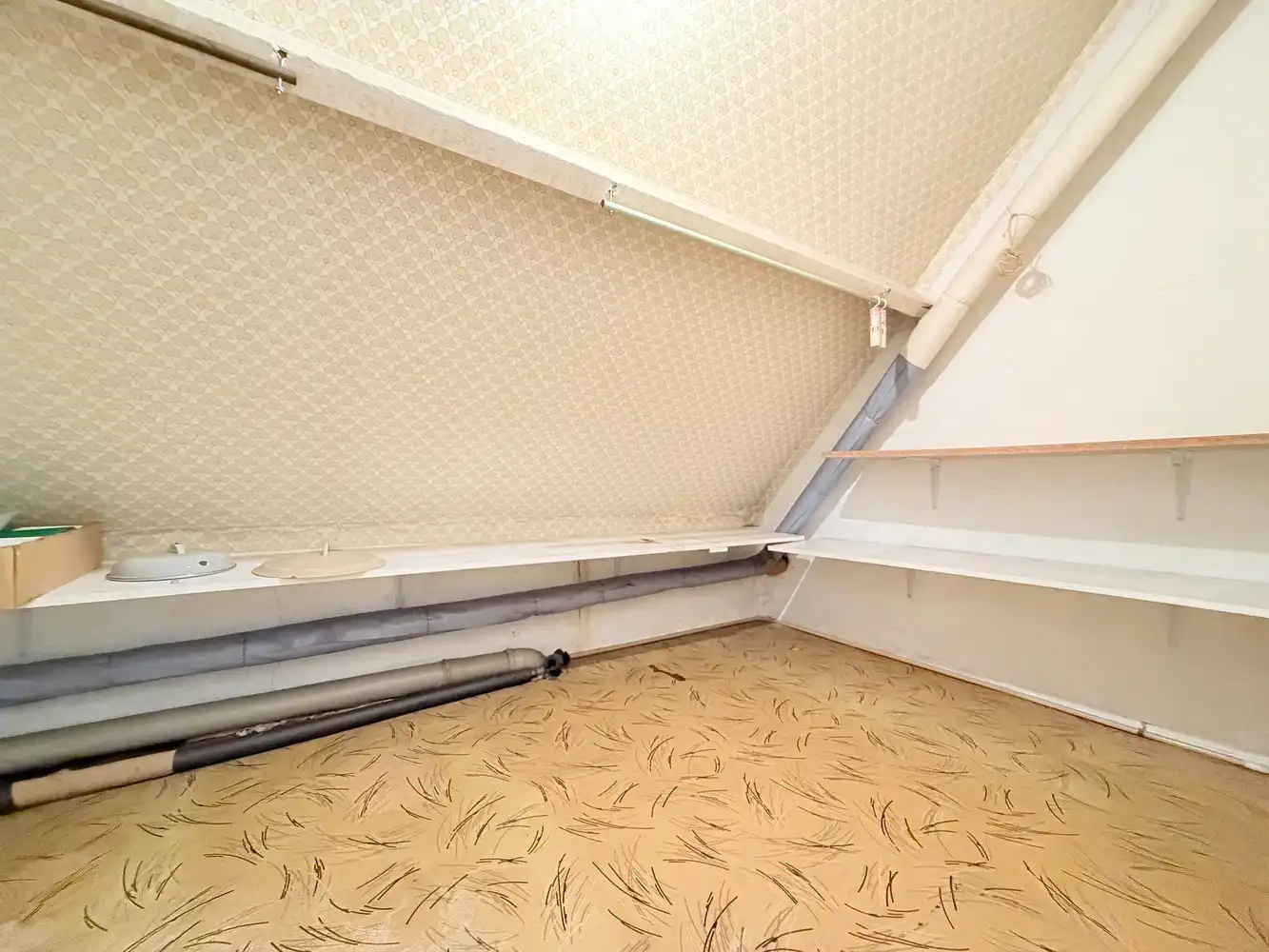 Op te frissen alleenstaande woning met riante tuin foto 18