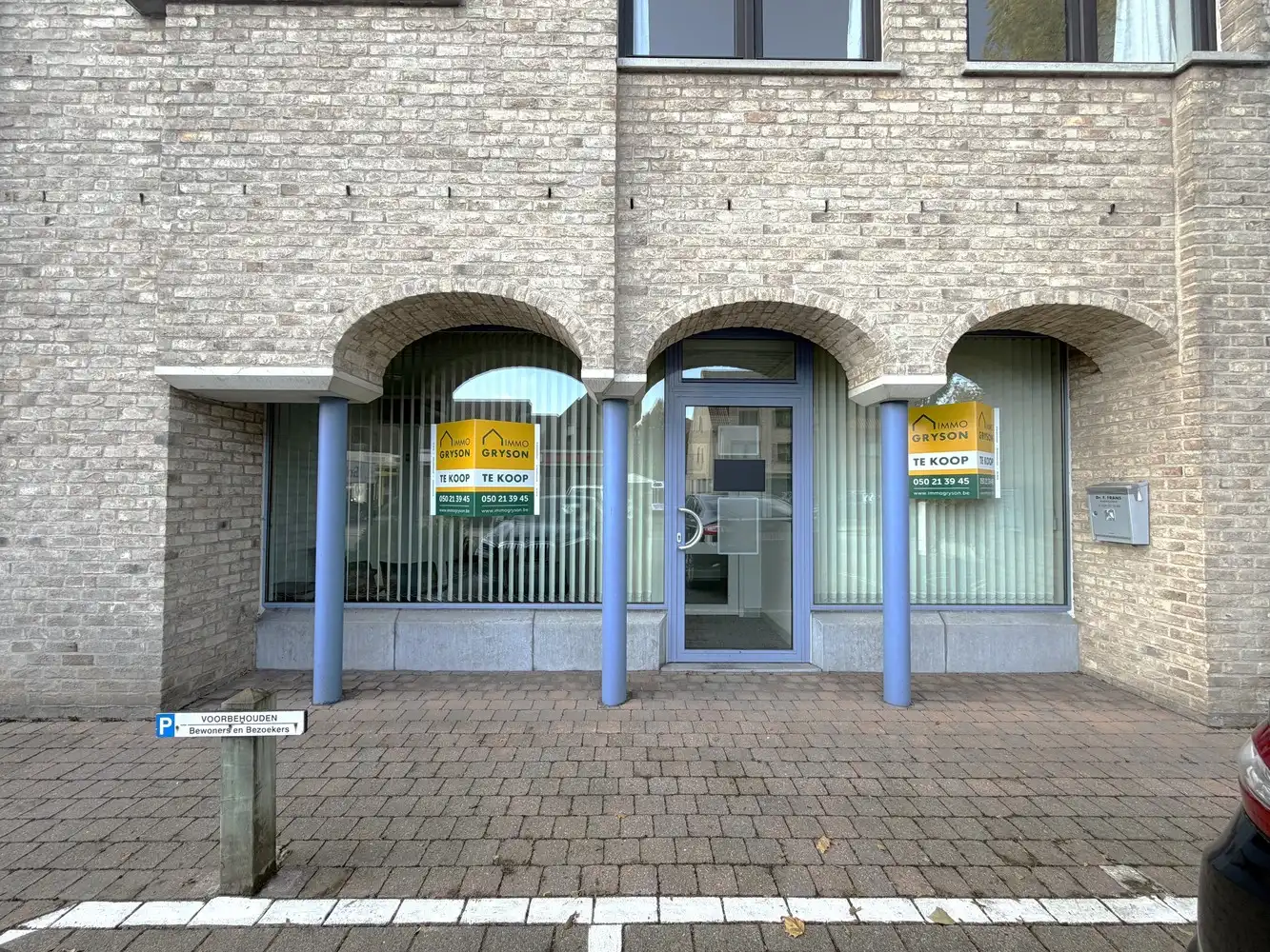 Ruim handelspand (161m²) op topligging in Torhout! foto 2