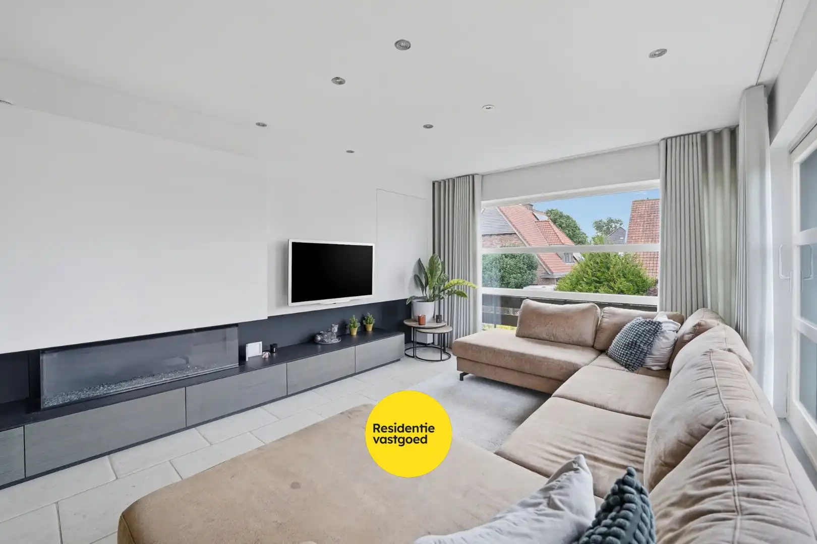 Duplex-appartement van 165 m² met garage, carport en zonnig terras in de Vicognewijk foto 2