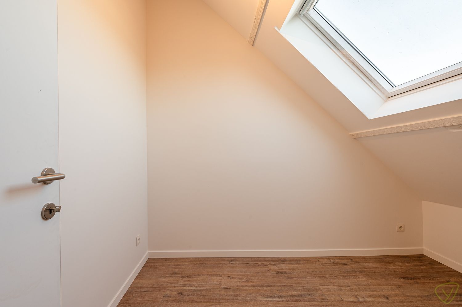 Gerenoveerde arbeiderswoning met drie slaapkamers en garagebox foto 17