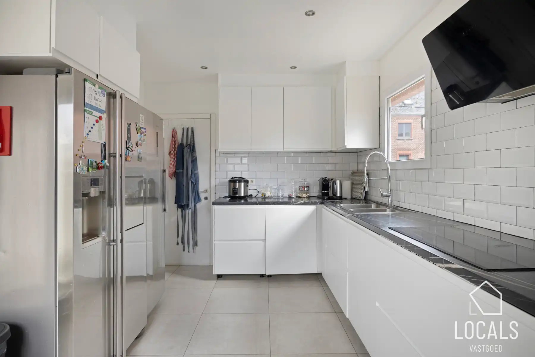 Instapklare woning met 5 slaapk., 3 badkamers en tuin foto 8