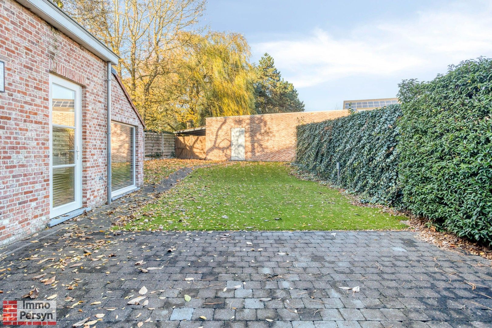 Ruim gelijkvloers appartement met tuin en 2 staanplaatsen. foto 31