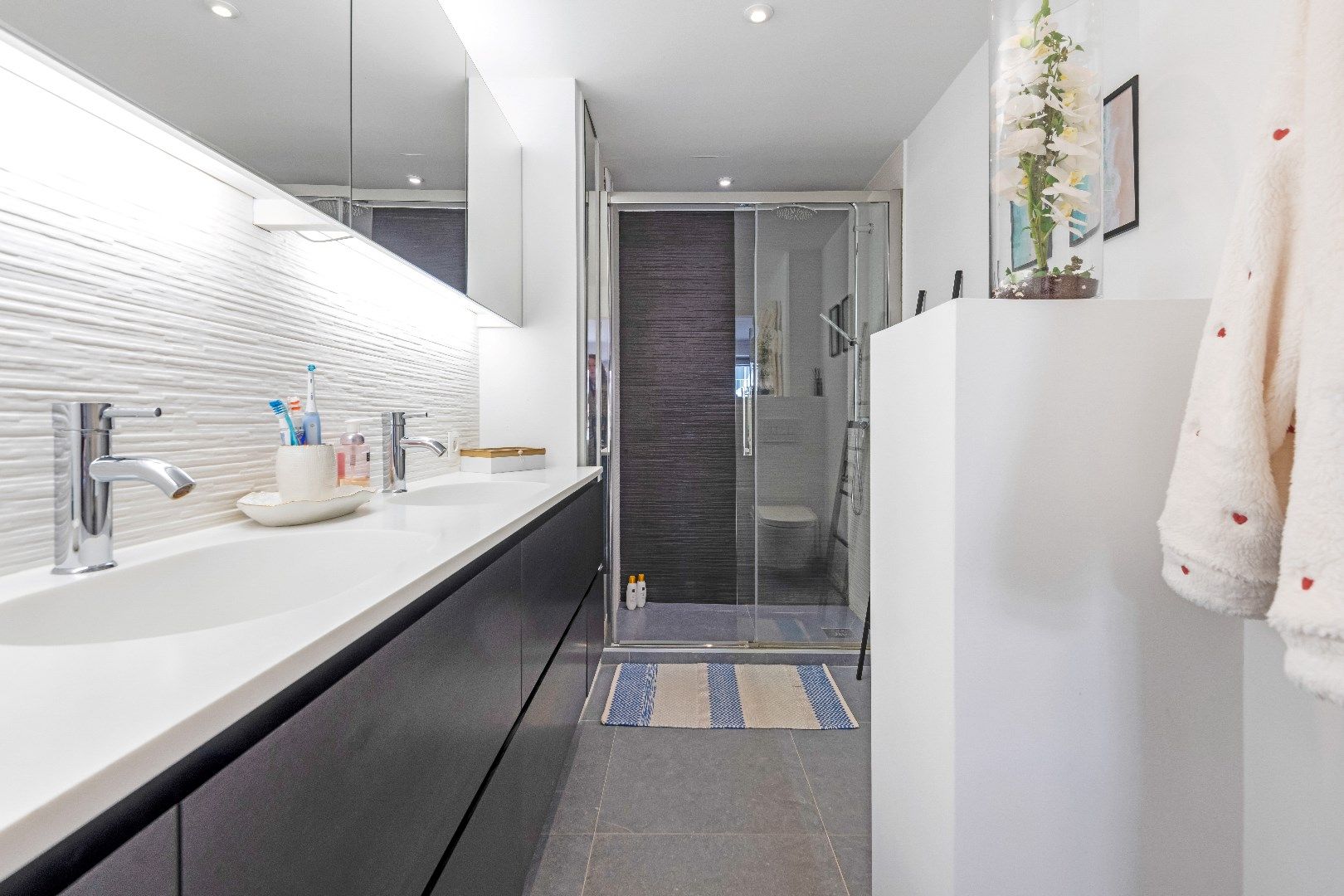 Mooi vernieuwd appartement centraal gelegen op de Paul Parmentierlaan foto 11