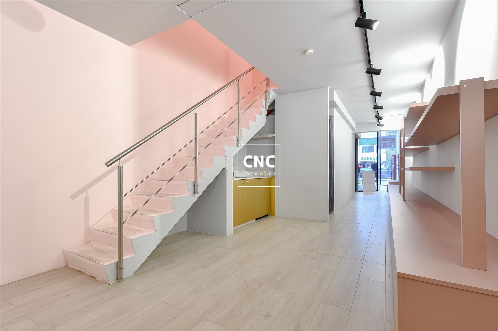 Recent lichtrijk handelspand in het commerciële centrum van Knokke foto 7