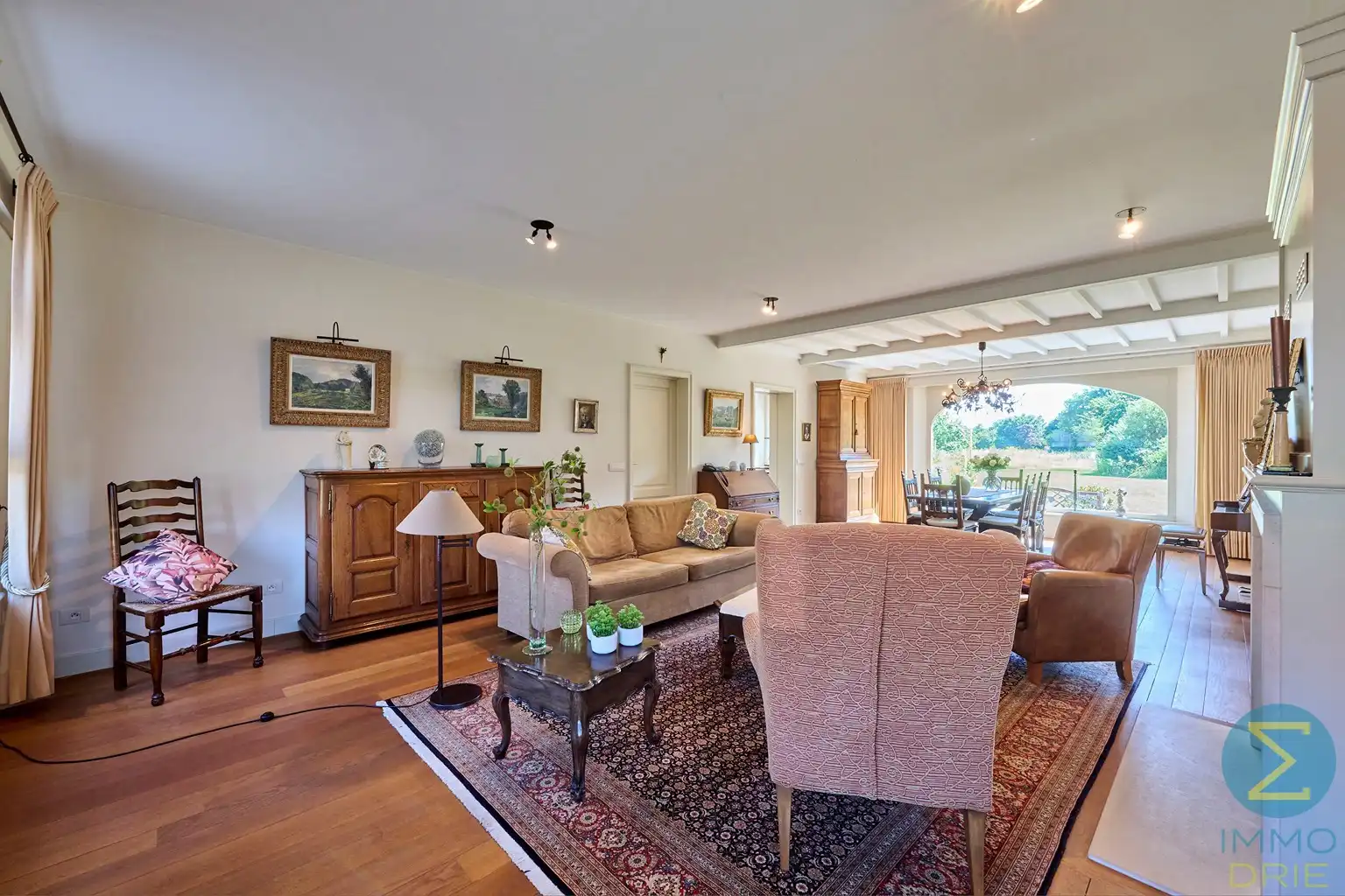 Exclusieve villa met bijgebouwen op 6.660m² grond foto 10