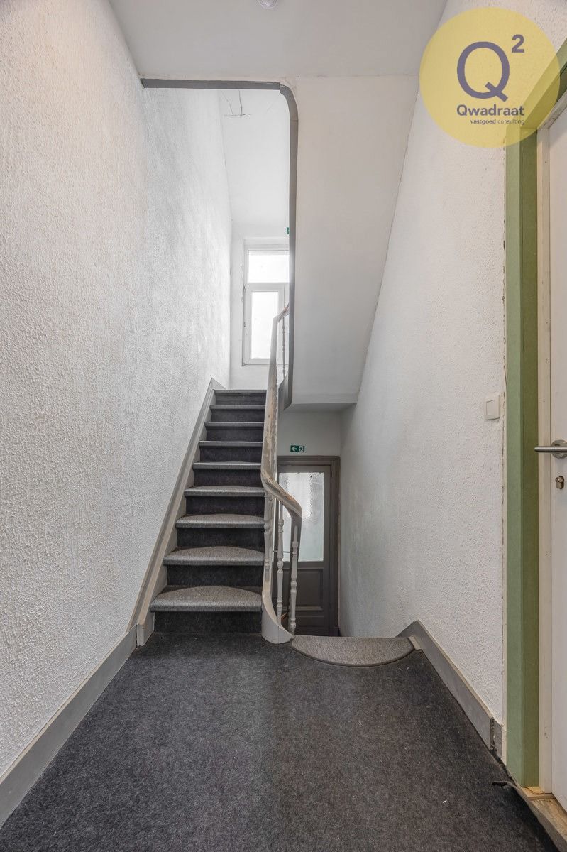 huis met 6 slpks, 2 badkamers, 2 keukens en stadstuintje foto 17