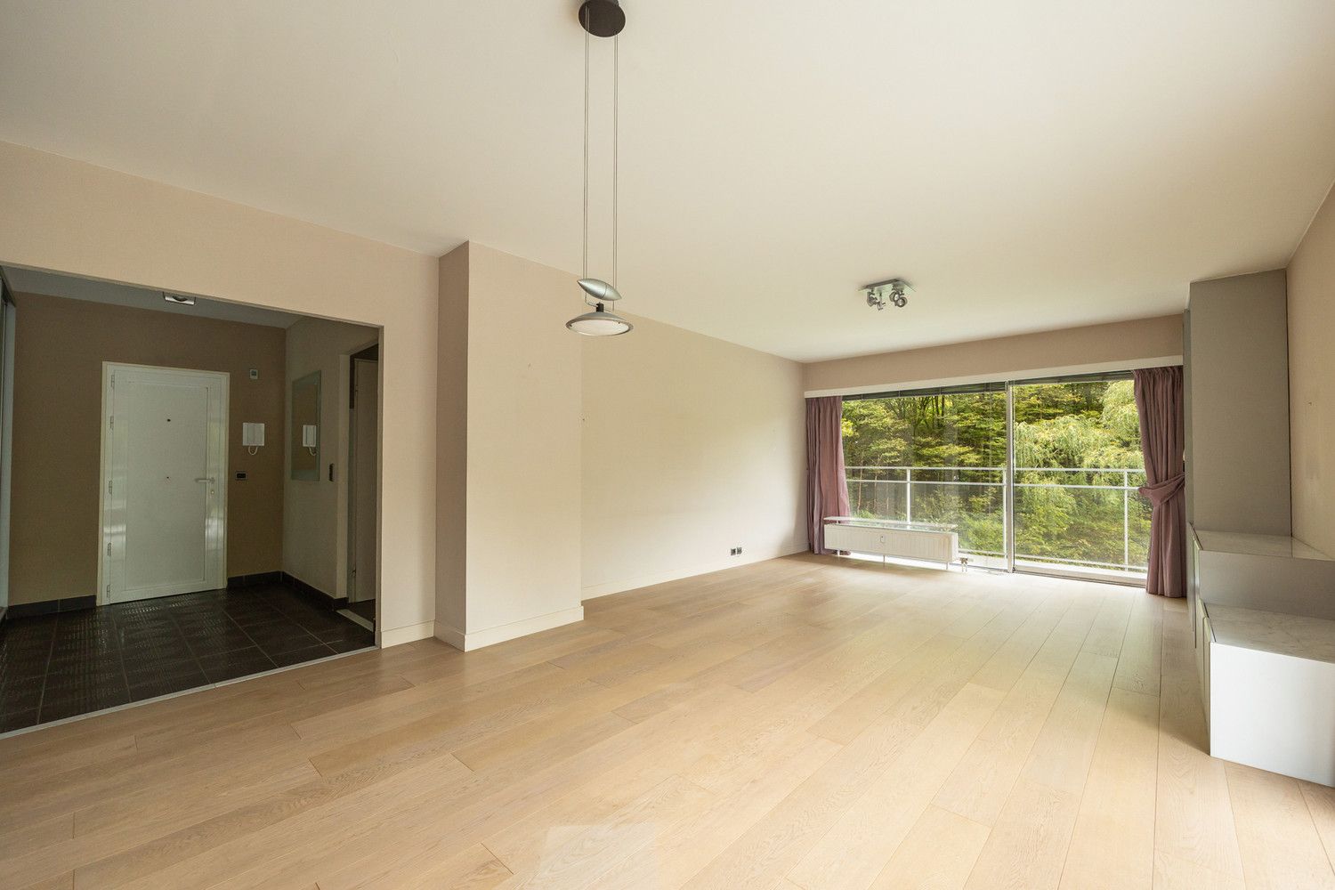 Energiezuinig (EPC B) hoekappartement met uitzonderlijke lichtinval en riant terras te Berchem foto 3