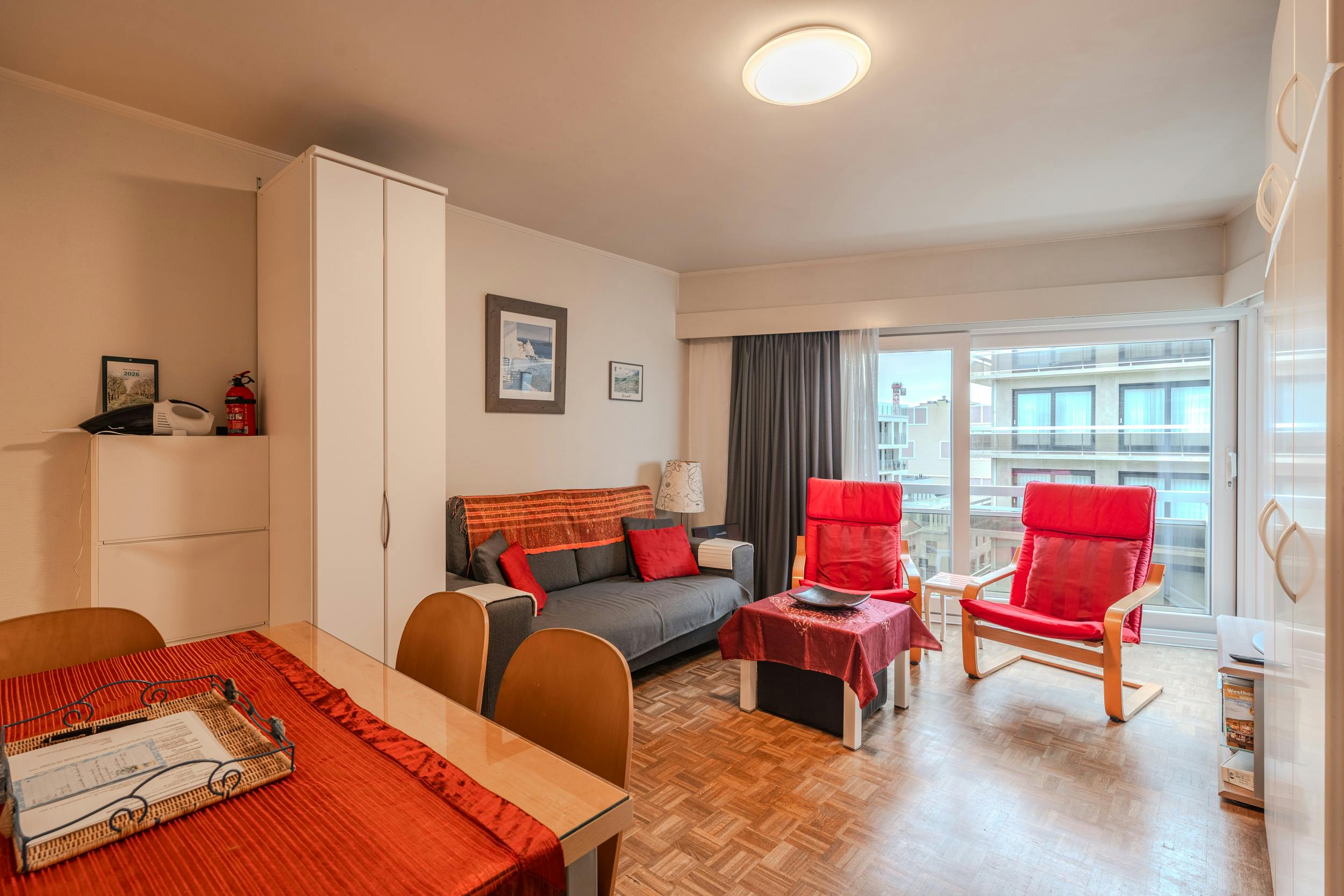 Studio met aparte slaapruimte en zijdelings zeezicht! foto 4