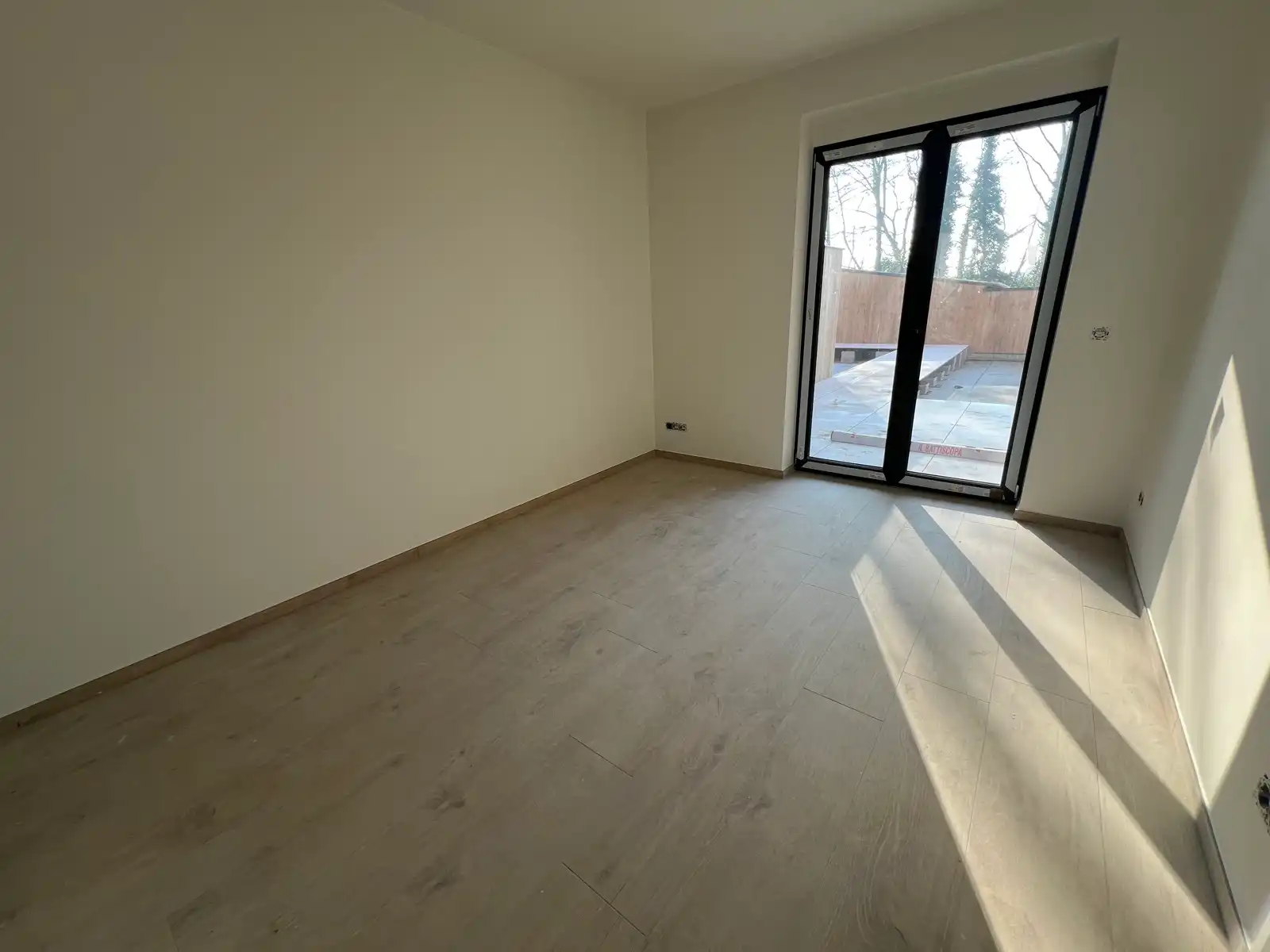 Luxueus nieuwbouw GLV met 1 slpk, terras, berging en parking foto 12