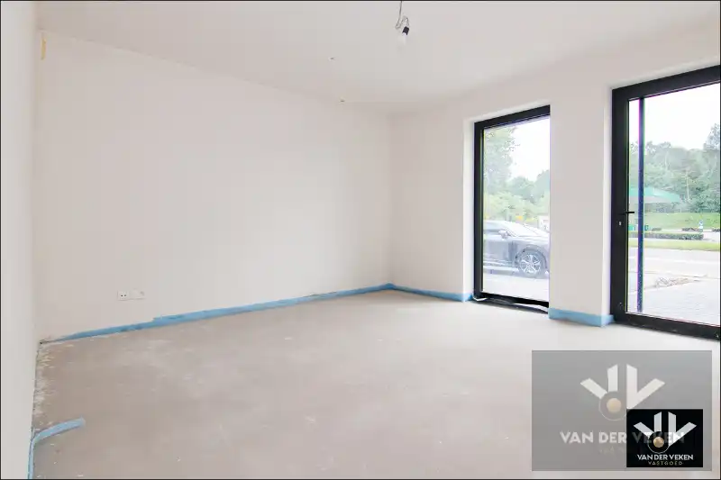 Ruim gelijkvloers nieuwbouwappartement met 4 slaapkamers en 2 badkamers, een terras en een mooie tuin op een goed bereikbare locatie! foto 16