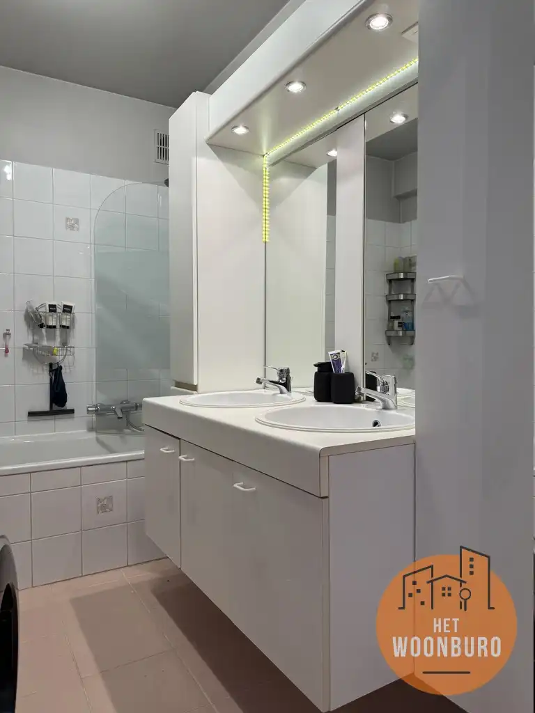 Ruim appartement met 2 slpks, bureau, kelder en staanplaats foto 9