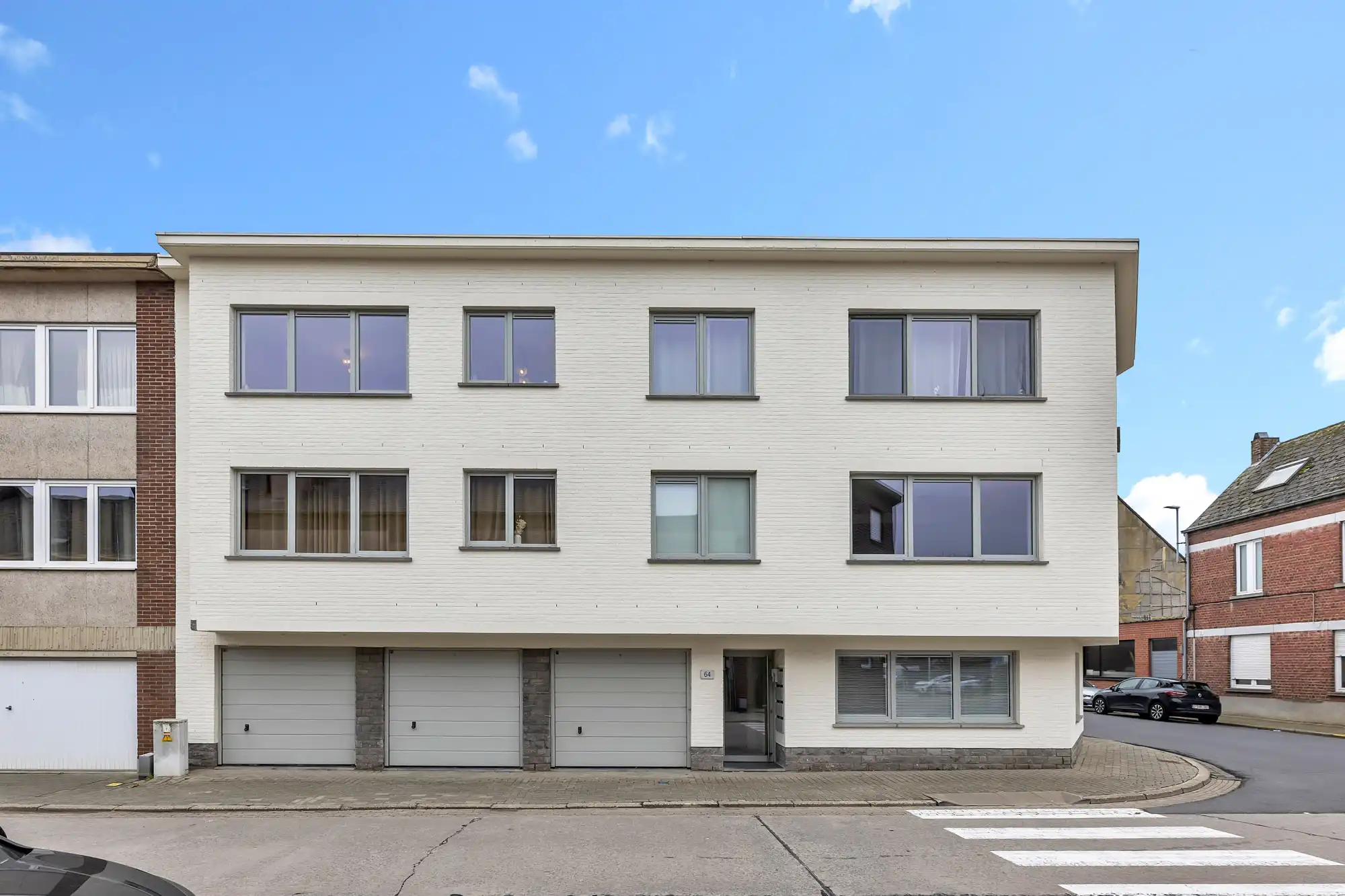 Energiezuinig, lichtrijk twee slpk appartement met garage foto {{pictureIndex}}