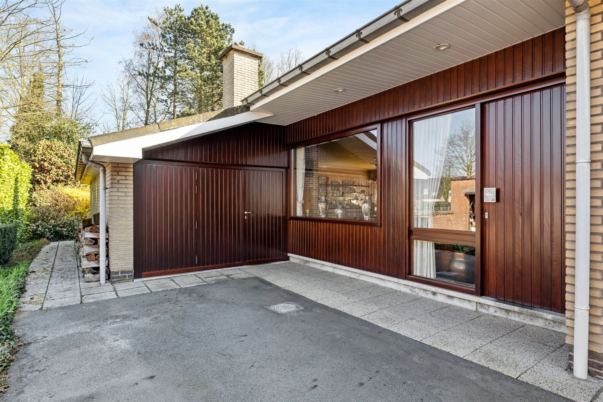 Uitstekend gelegen gezinswoning (type bungalow) met 4 slaapkamers, garage en een aangename tuin (1.067m²) foto 2