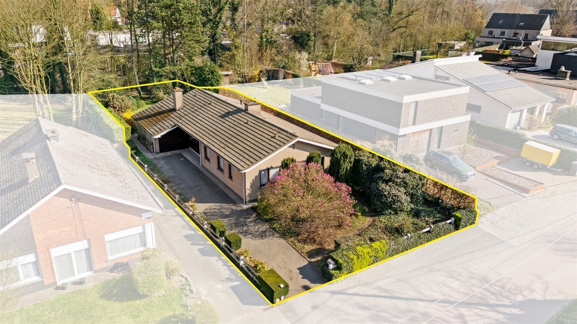 Uitstekend gelegen gezinswoning (type bungalow) met 4 slaapkamers, garage en een aangename tuin (1.067m²) foto 2
