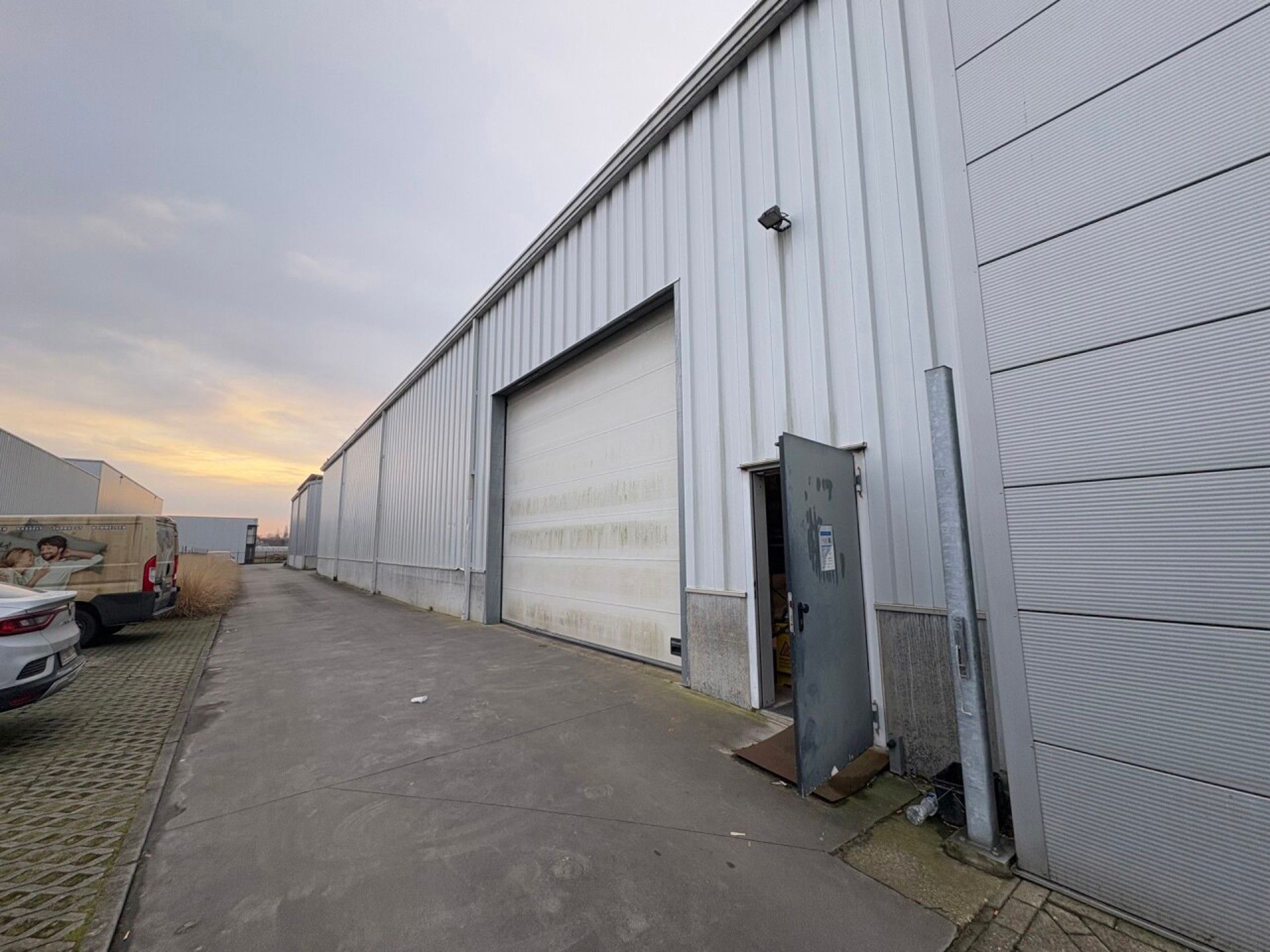 TE HUUR/TE KOOP bedrijfsgebouw op zichtlocatie te Aartselaar foto 16