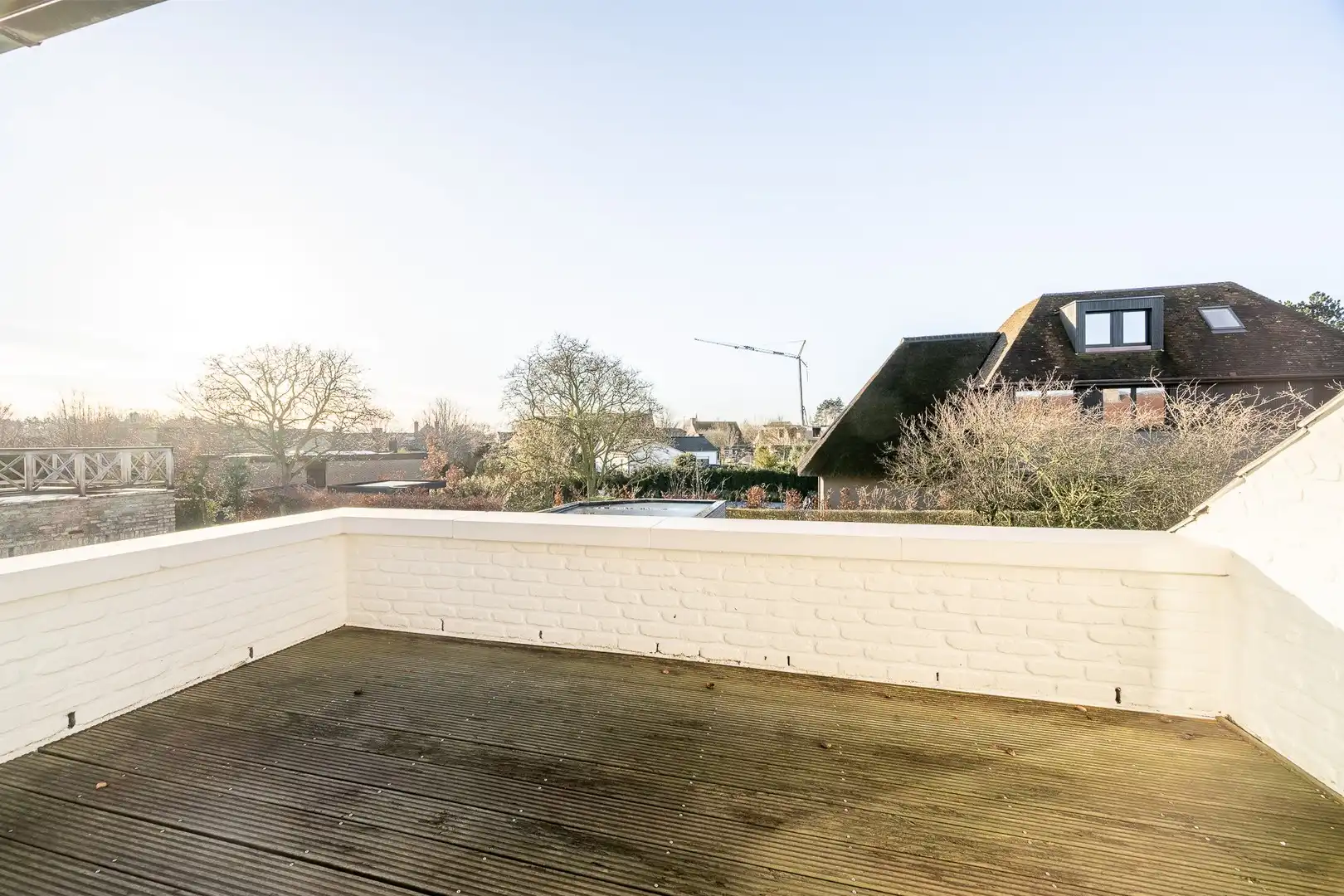Alleenstaande villa met 4 slaapkamers in een residentiële omgeving. foto 30
