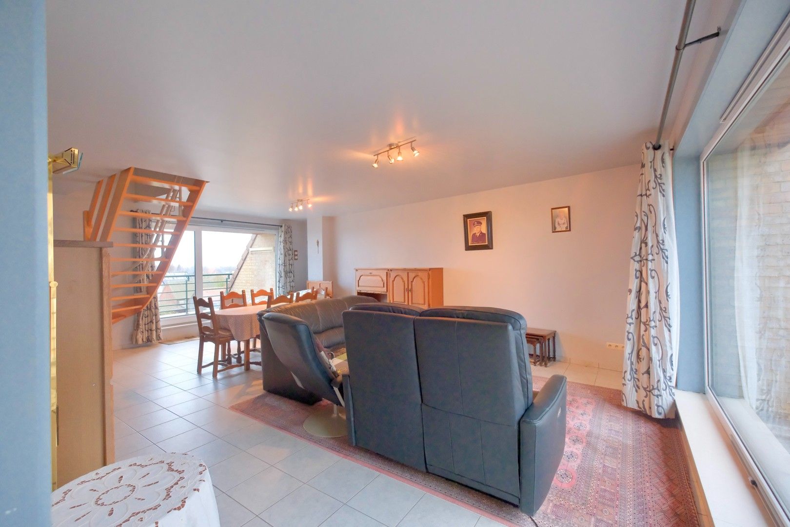 Duplex dakappartement met 2 slpks, 2 badkamers, 2 terrassen en garage foto 5