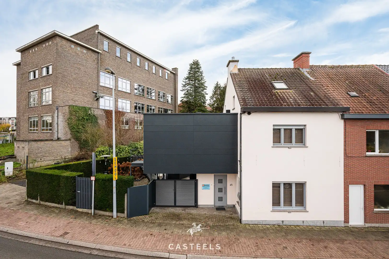 Instapklare gezinswoning met 4 slpks en bureel te Merelbeke foto {{pictureIndex}}