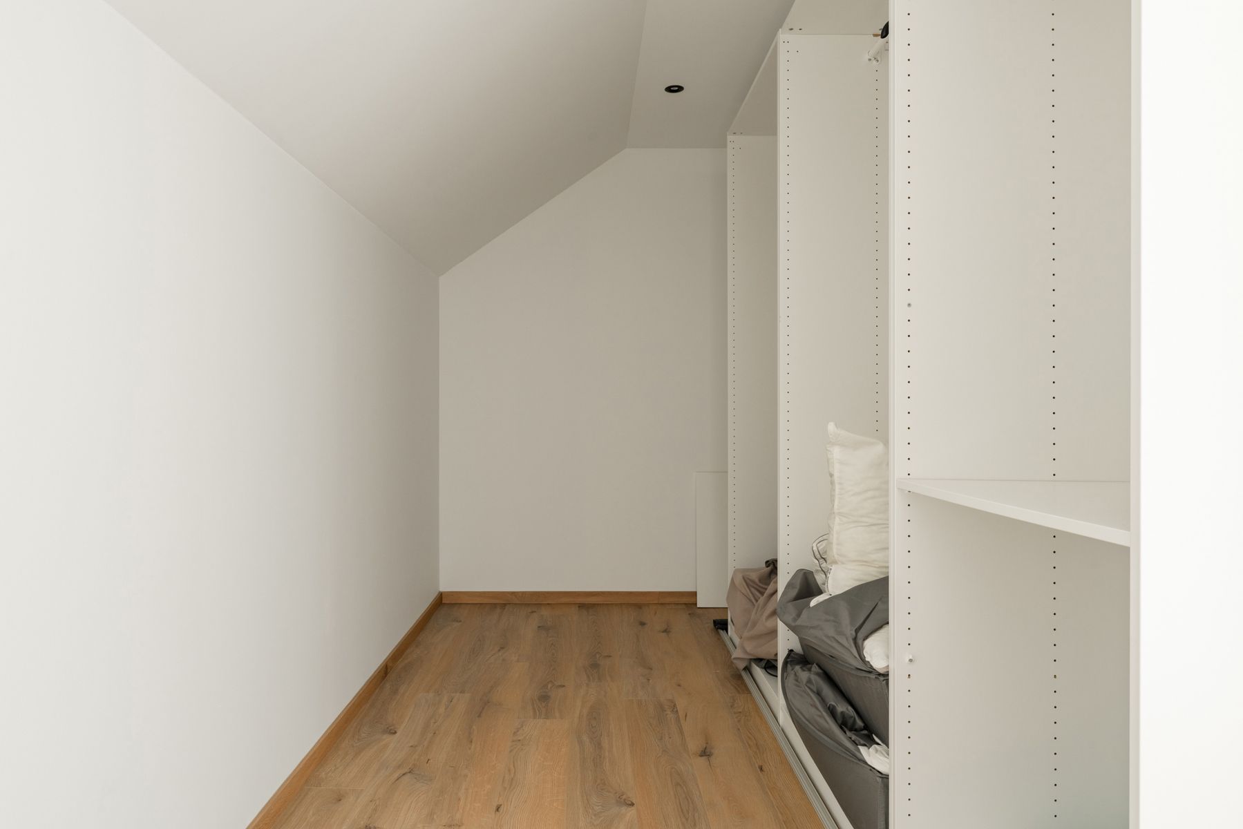 Ruime gerenoveerde woning met zwembad  foto 32
