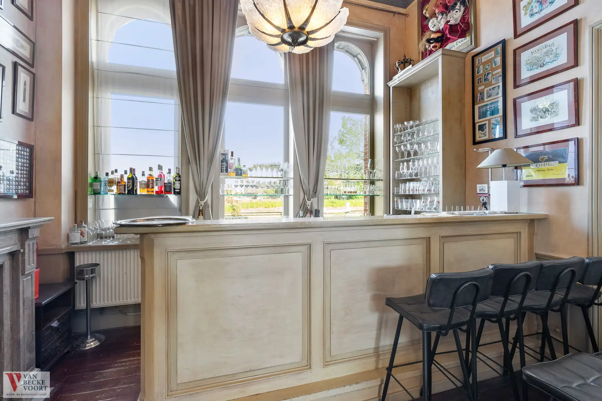 Imposant herenhuis met feestzaal foto 4