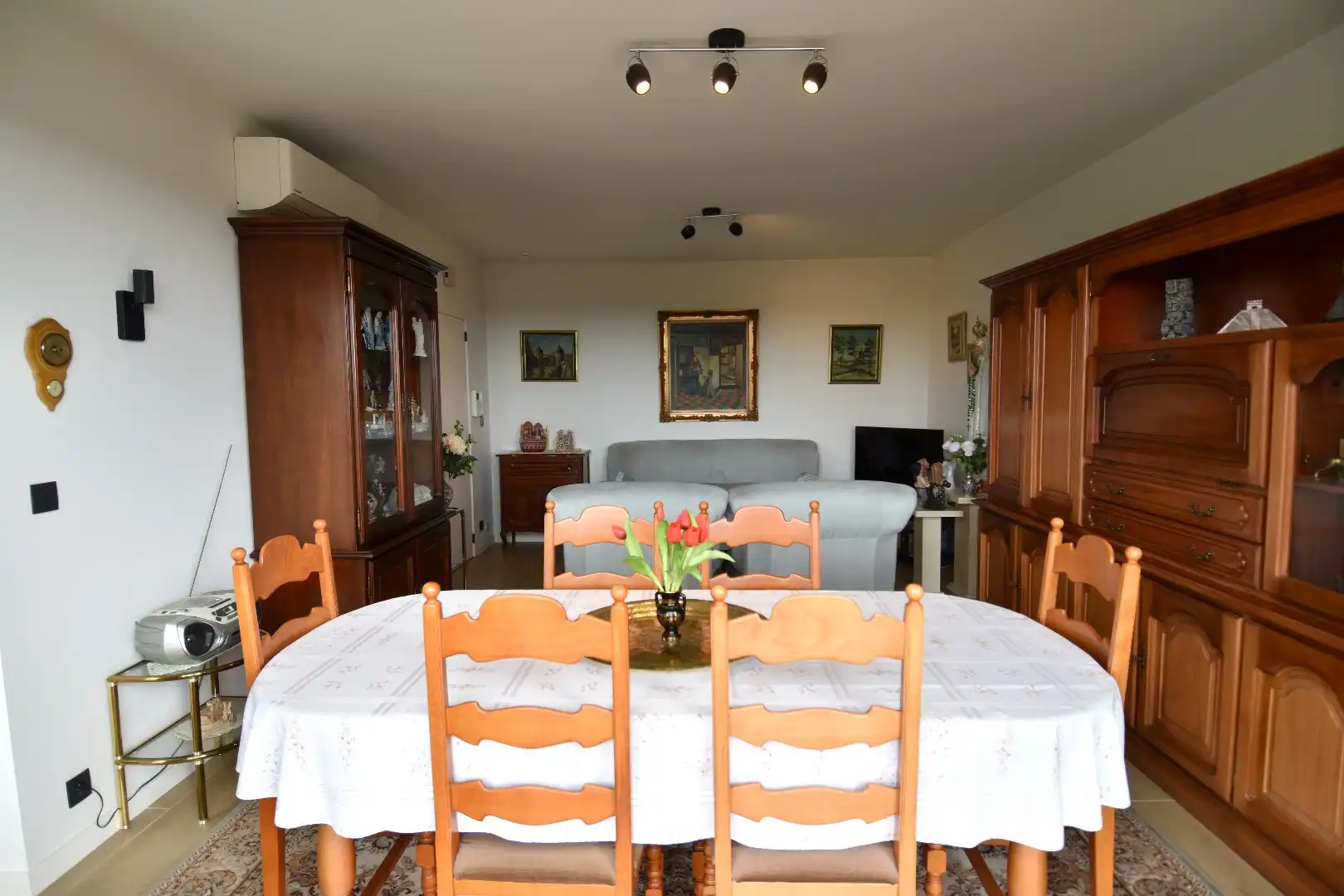 Instapklaar 2-slaapkamerappartement te koop op toplocatie in het hart van Gullegem foto 7