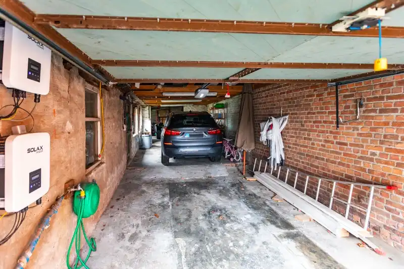 Halfopen woning met 3 slaapkamers, magazijn/ grote garage en tuin op 510 m² foto 13