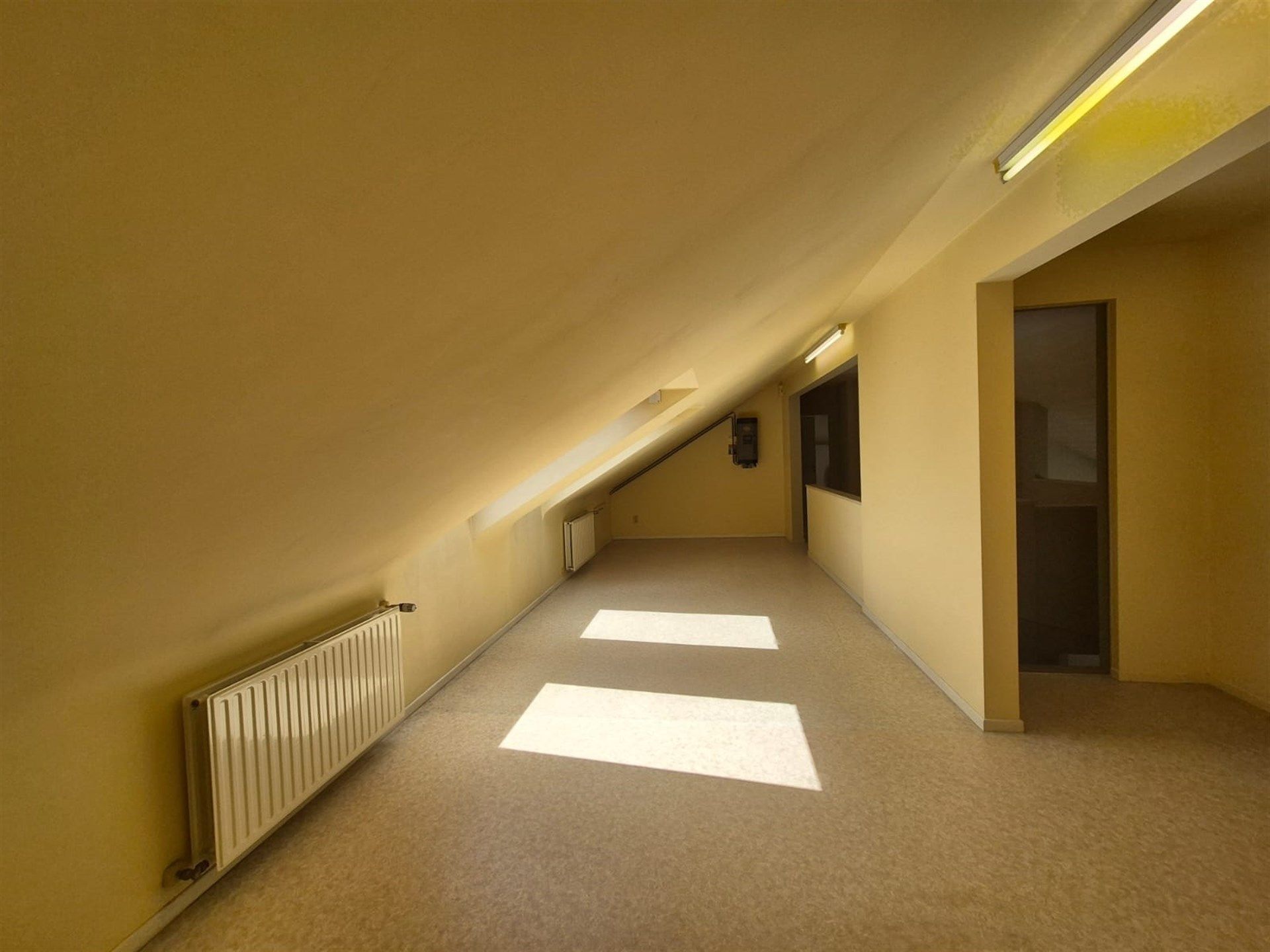 Gunstig gelegen ruime villa in groene omgeving.  foto 26