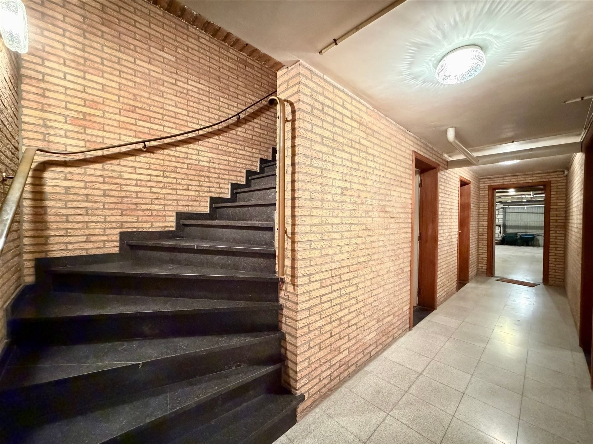 Zeer ruime villa (483 m²) op 16a48ca in Dilsen-Stokkem, goed onderhouden en vol potentieel om te transformeren tot uw hedendaagse droomwoning. foto 26