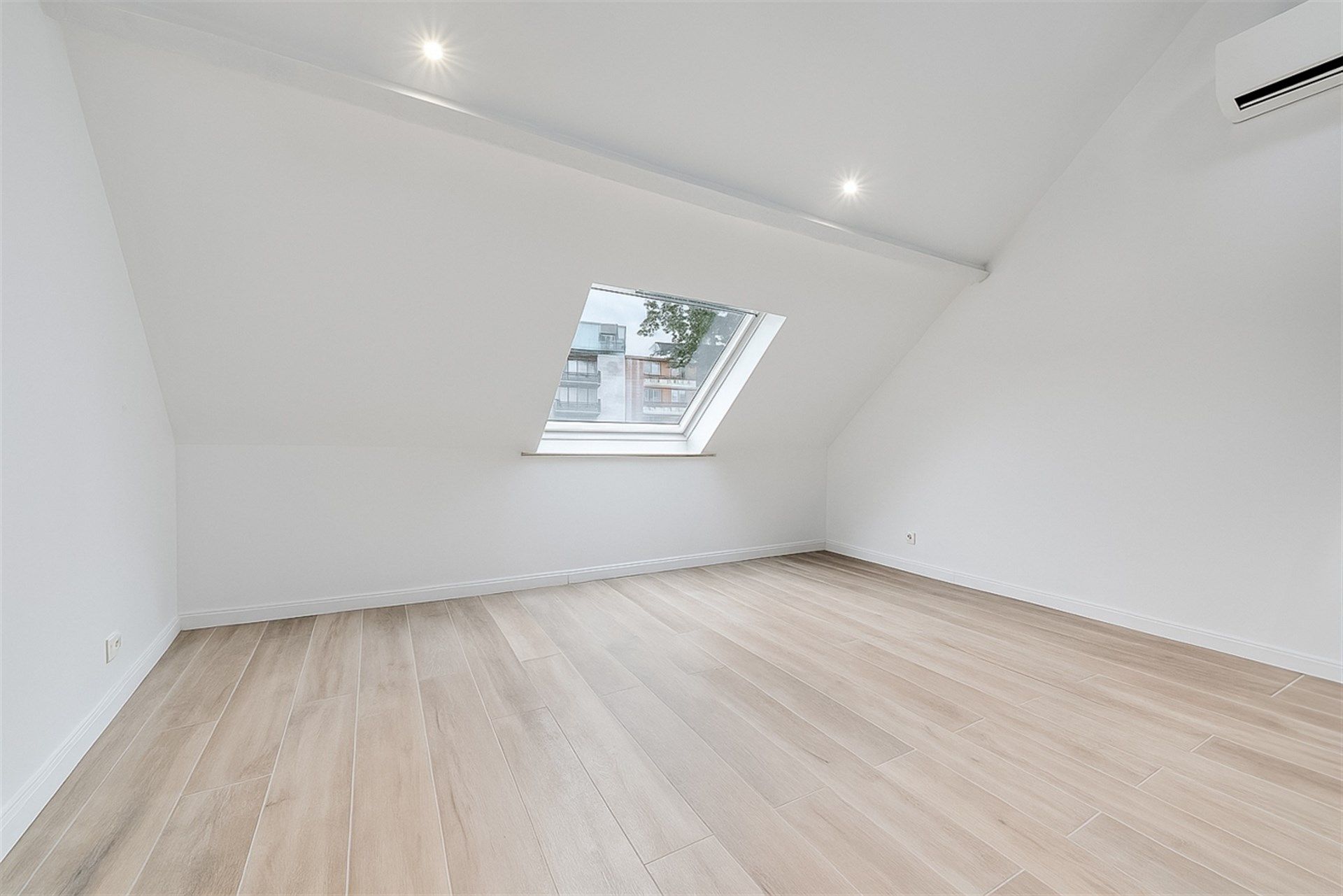 Instapklaar appartement met terras op toplocatie in het centrum foto 5