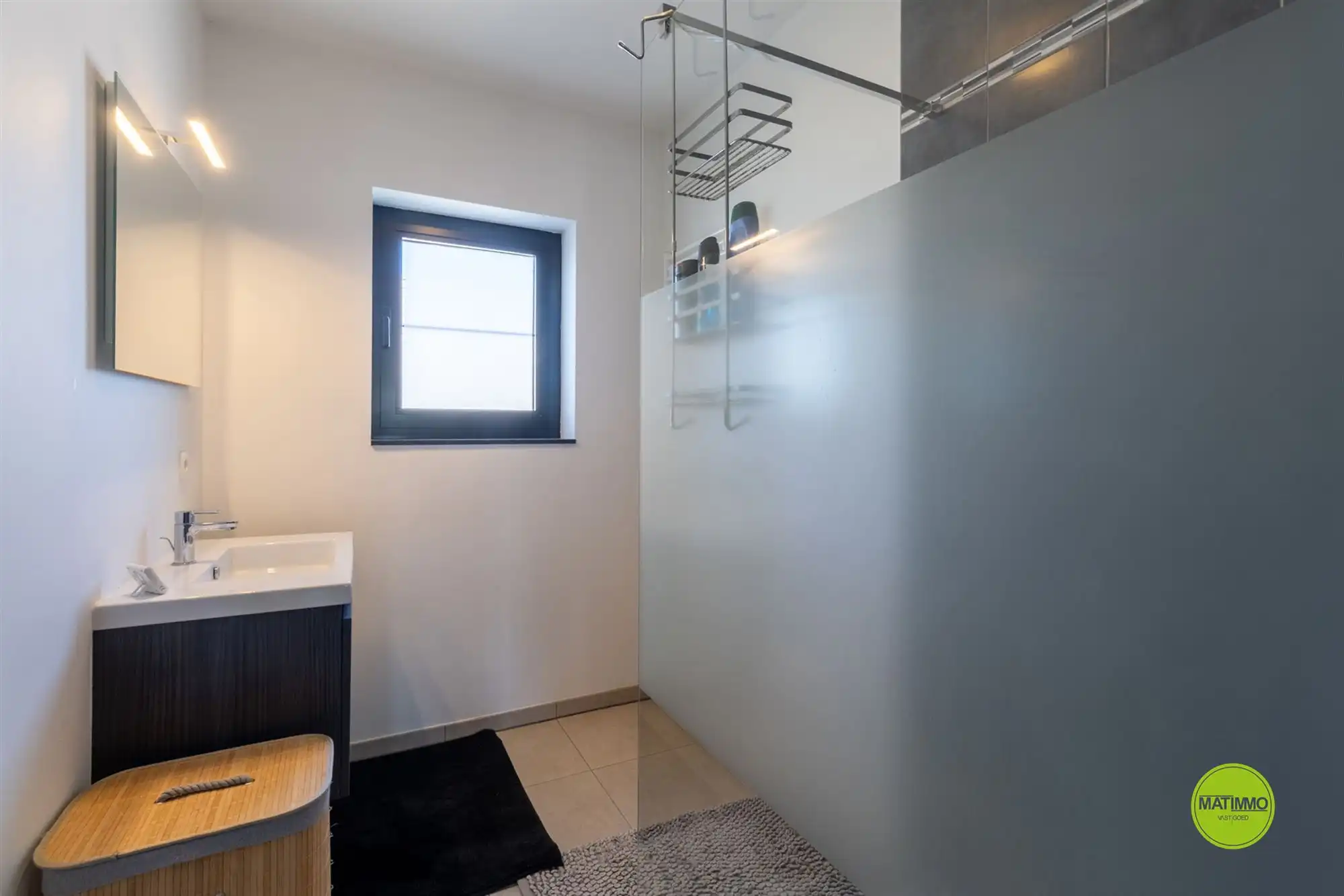 Centraal gelegen, energiezuinig appartement te Lommel foto 9