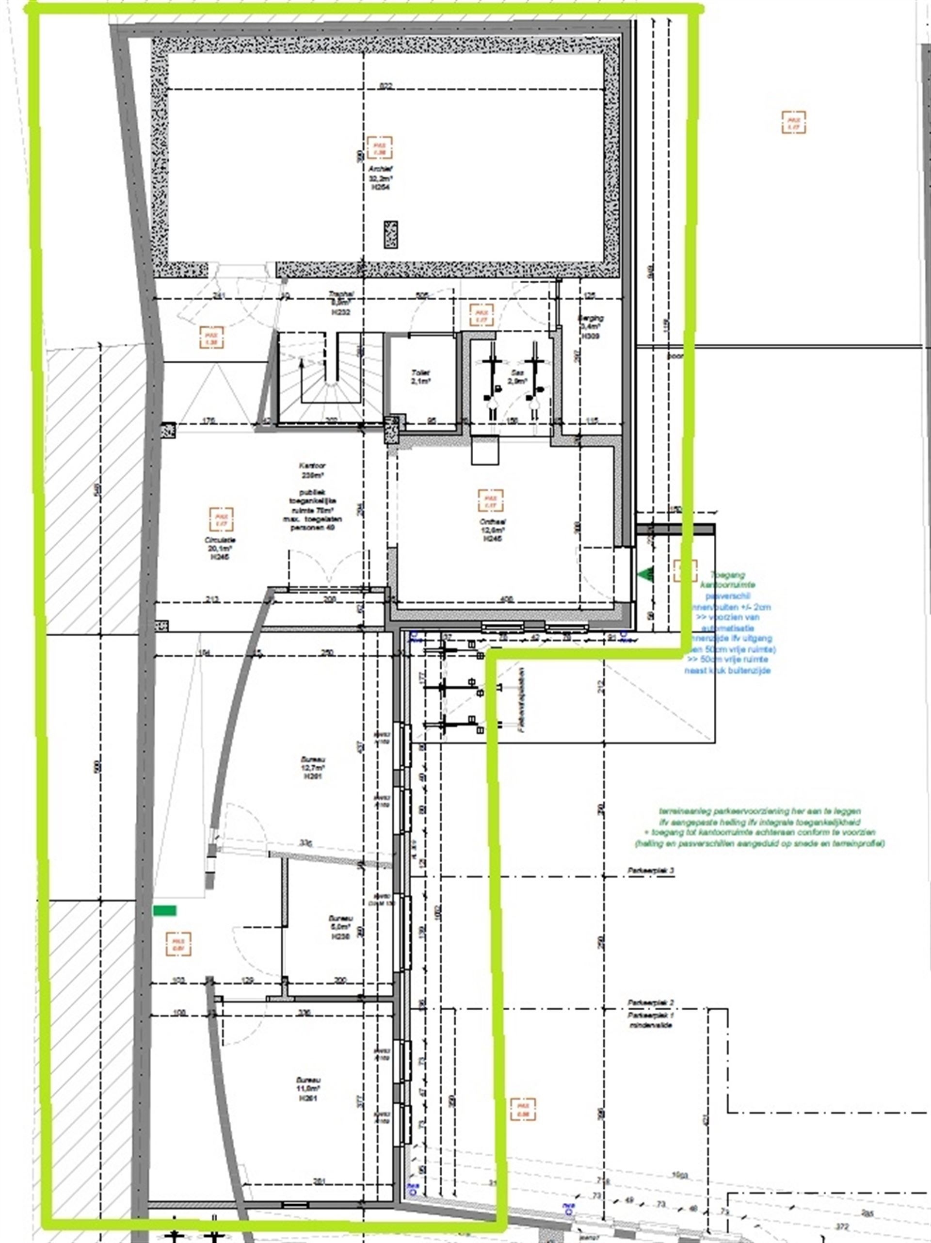 Commerciële ruimte en bureaus (270 m²) met parking. foto 2
