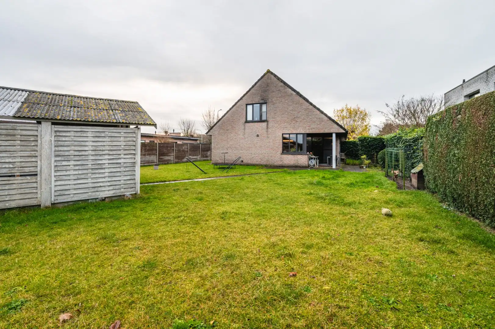 Villa met 6 kamers,  garage, 44 zonnepanelen, en veel ruimte op 810 m² foto 17