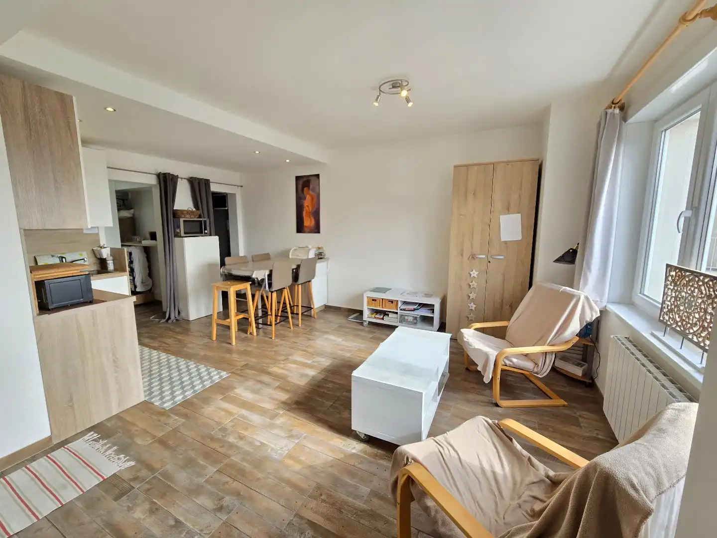Gerenoveerde studio met slaaphoek aan de Zeedijk te De Panne foto {{pictureIndex}}