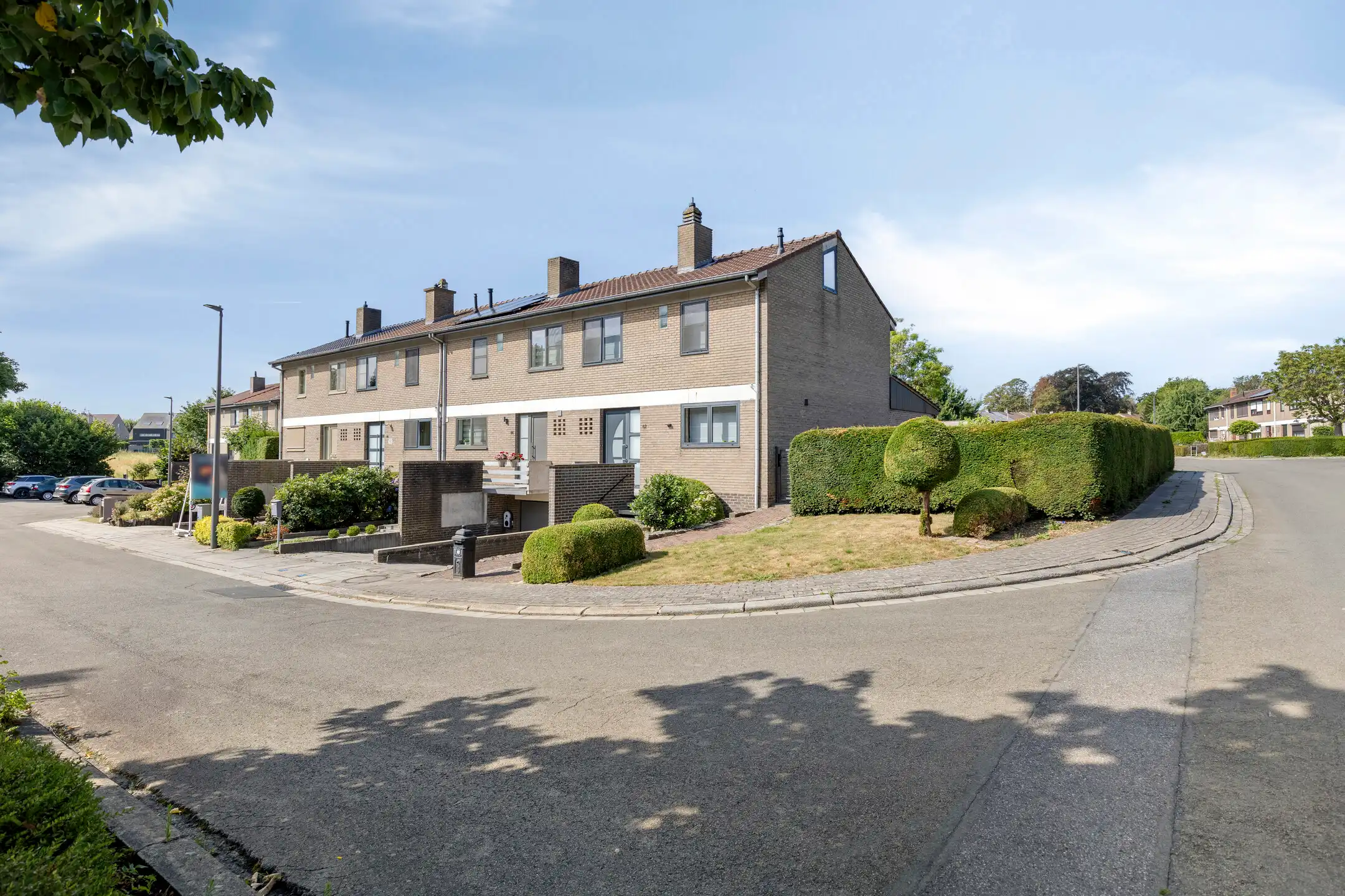 Lichtrijke 3-gevelwoning met garage op uitstekende locatie! foto 16