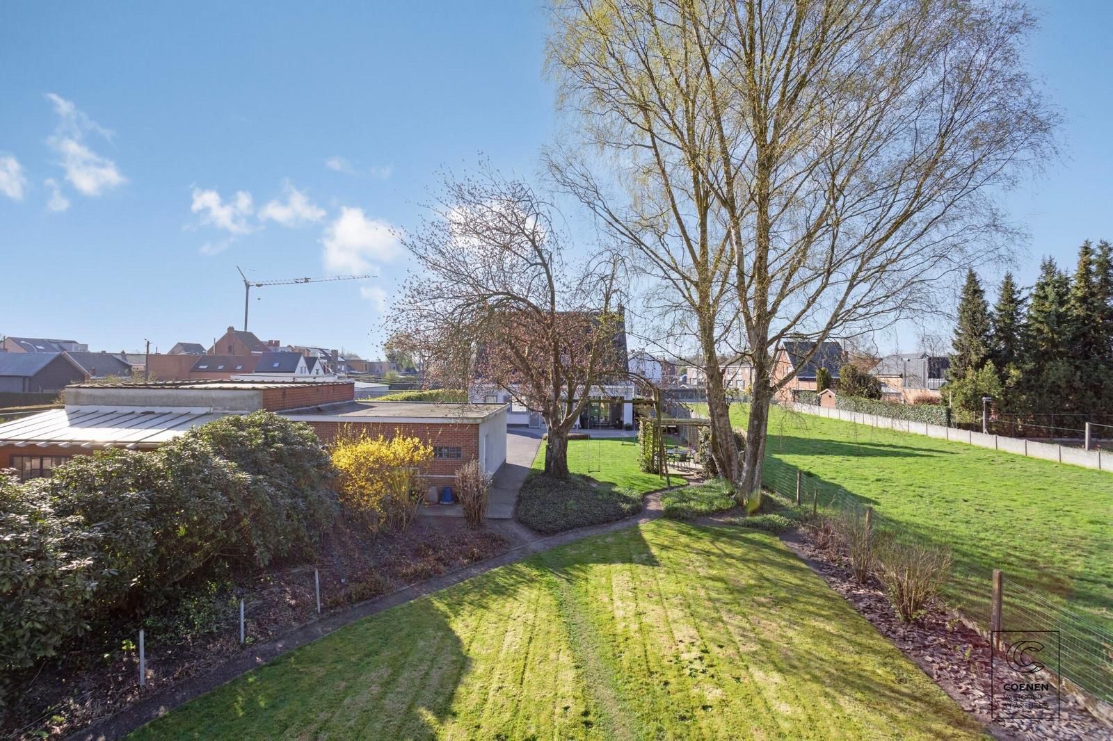 Instapklare villa met 4 slpk's en prachtige tuin op een perceel van 1125 m² te Lier. foto 23